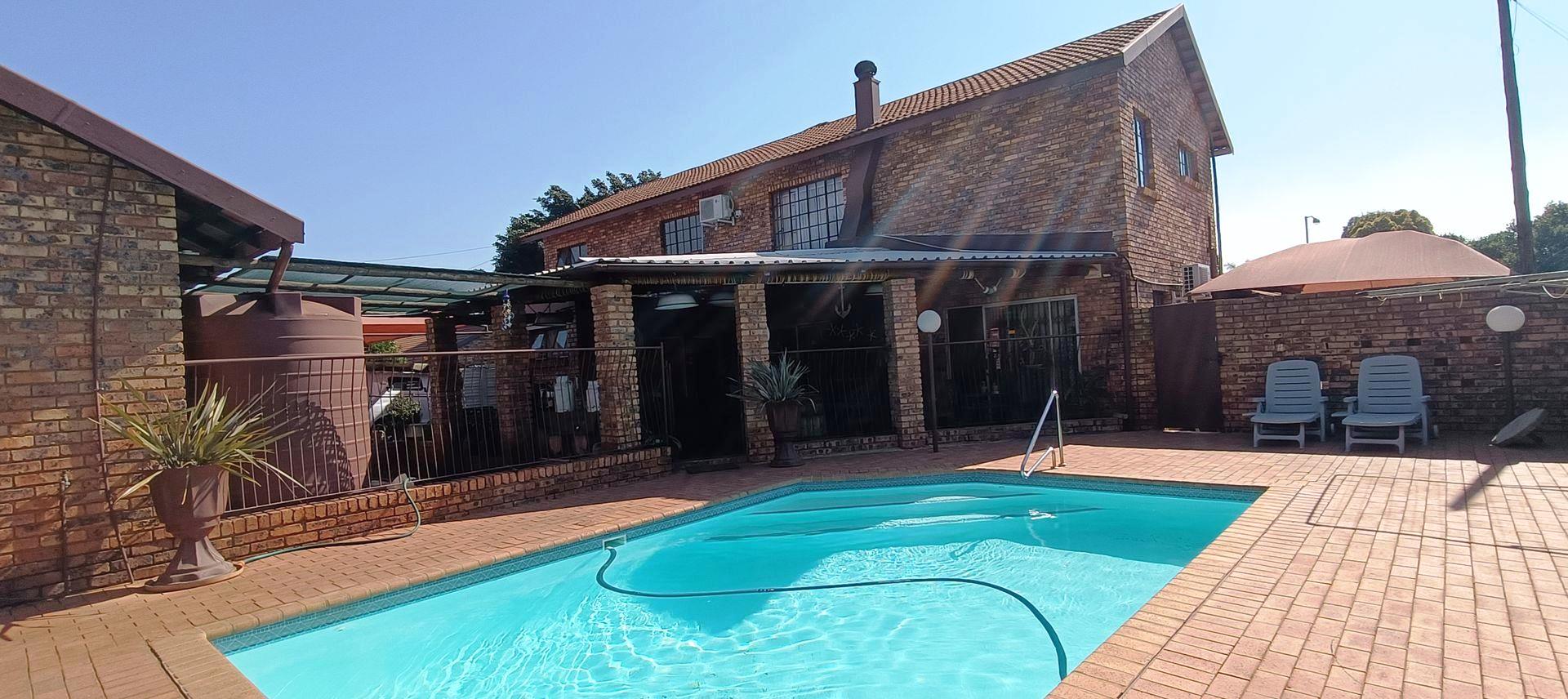 Five bedroom house with granny flat for sale