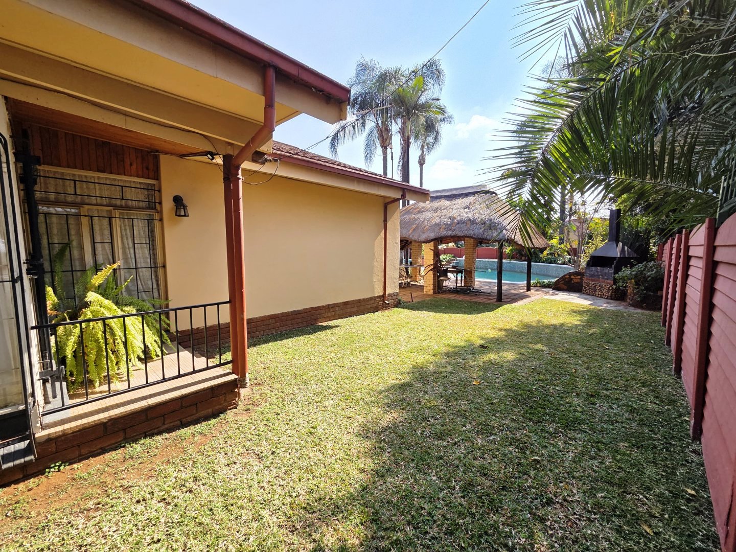 Three bedroom house for sale in Sinoville