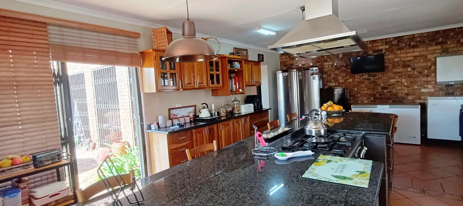 Five bedroom house with granny flat for sale