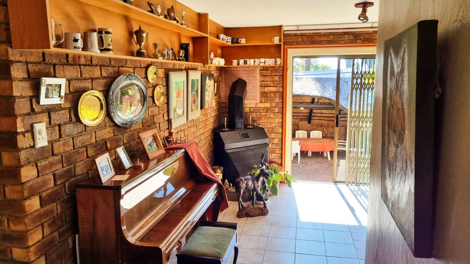 Five bedroom house for sale in Montana Park