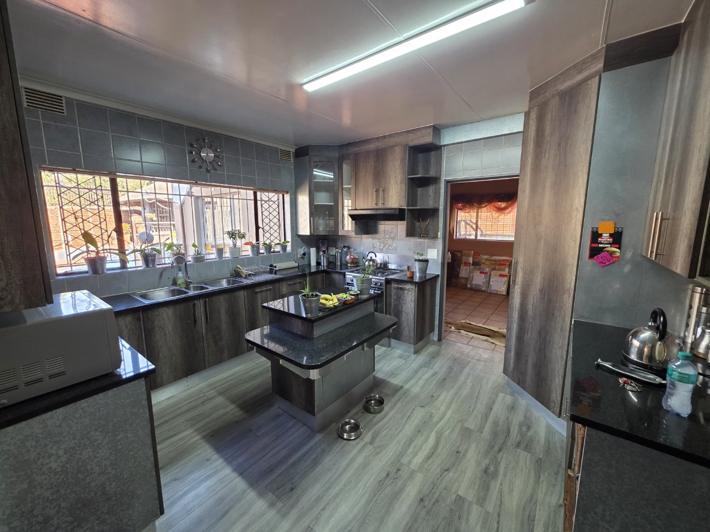 Three bedroom house for sale in Sinoville