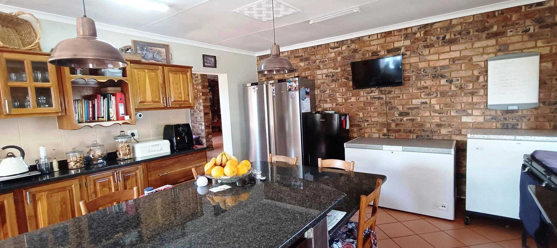 Five bedroom house with granny flat for sale