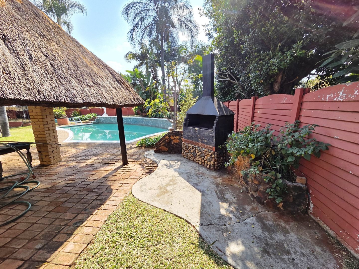 Three bedroom house for sale in Sinoville