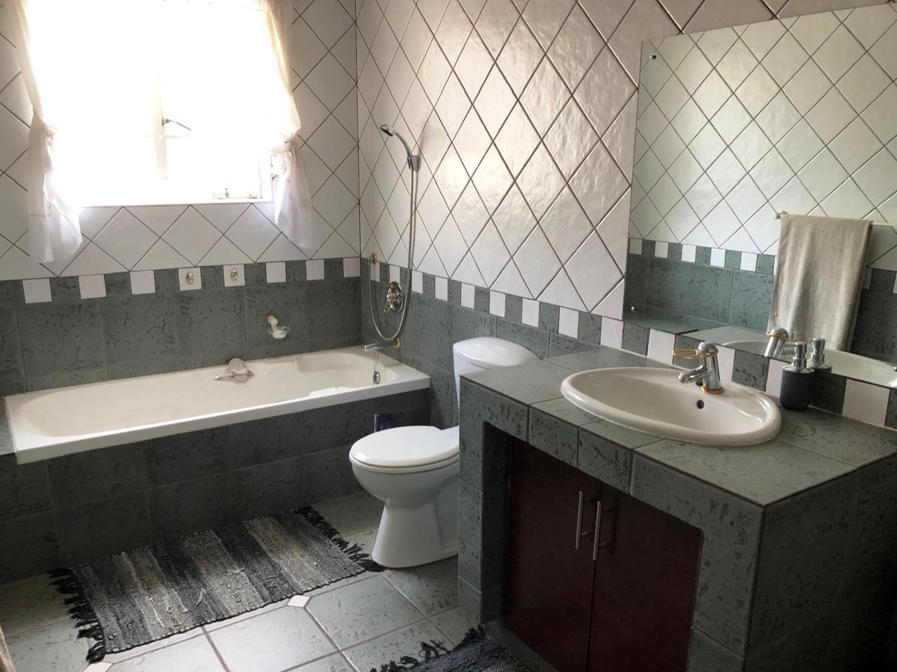 Upmarket large five bedroom with flat for sale