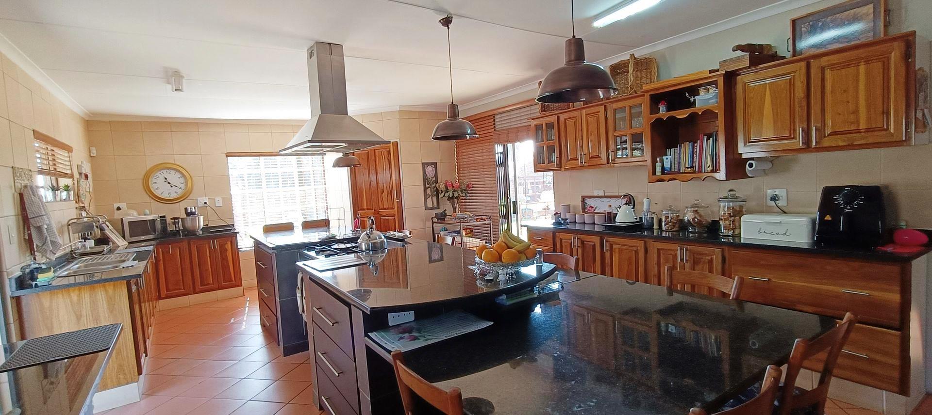 Five bedroom house with granny flat for sale