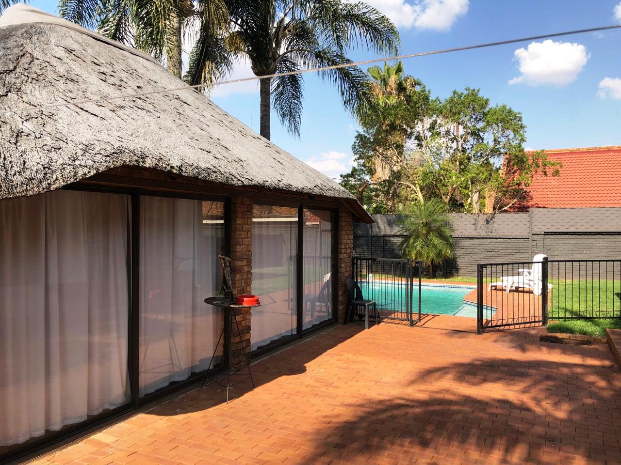 Upmarket large five bedroom with flat for sale