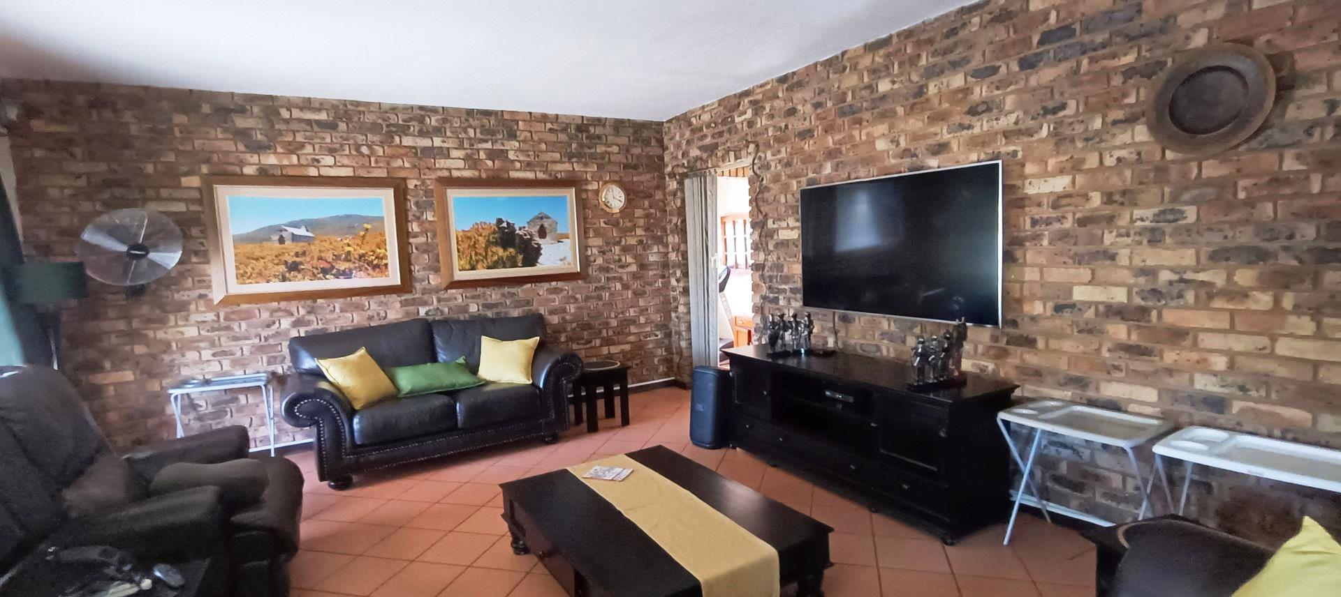 Five bedroom house with granny flat for sale