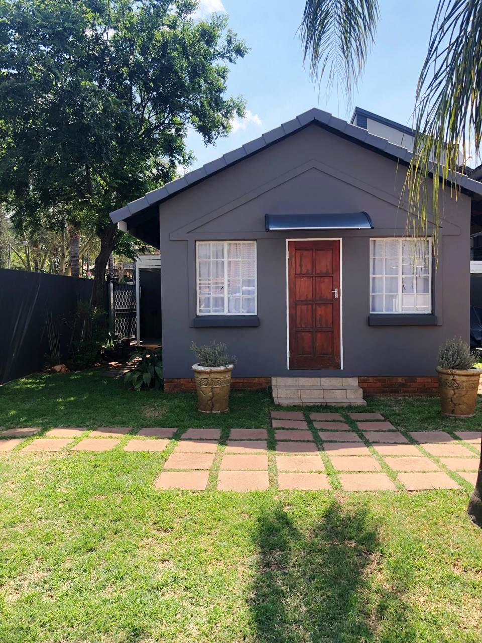 Upmarket large five bedroom with flat for sale