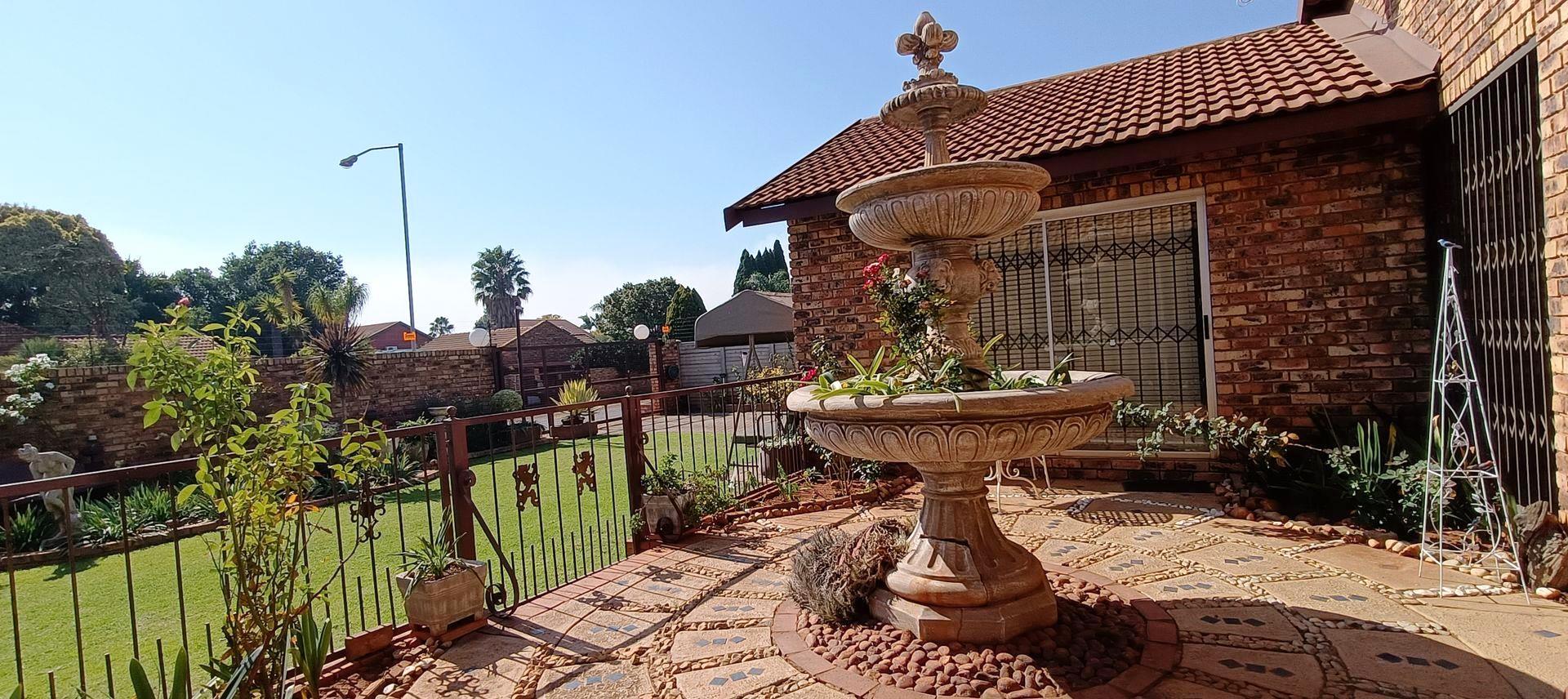 Five bedroom house with granny flat for sale