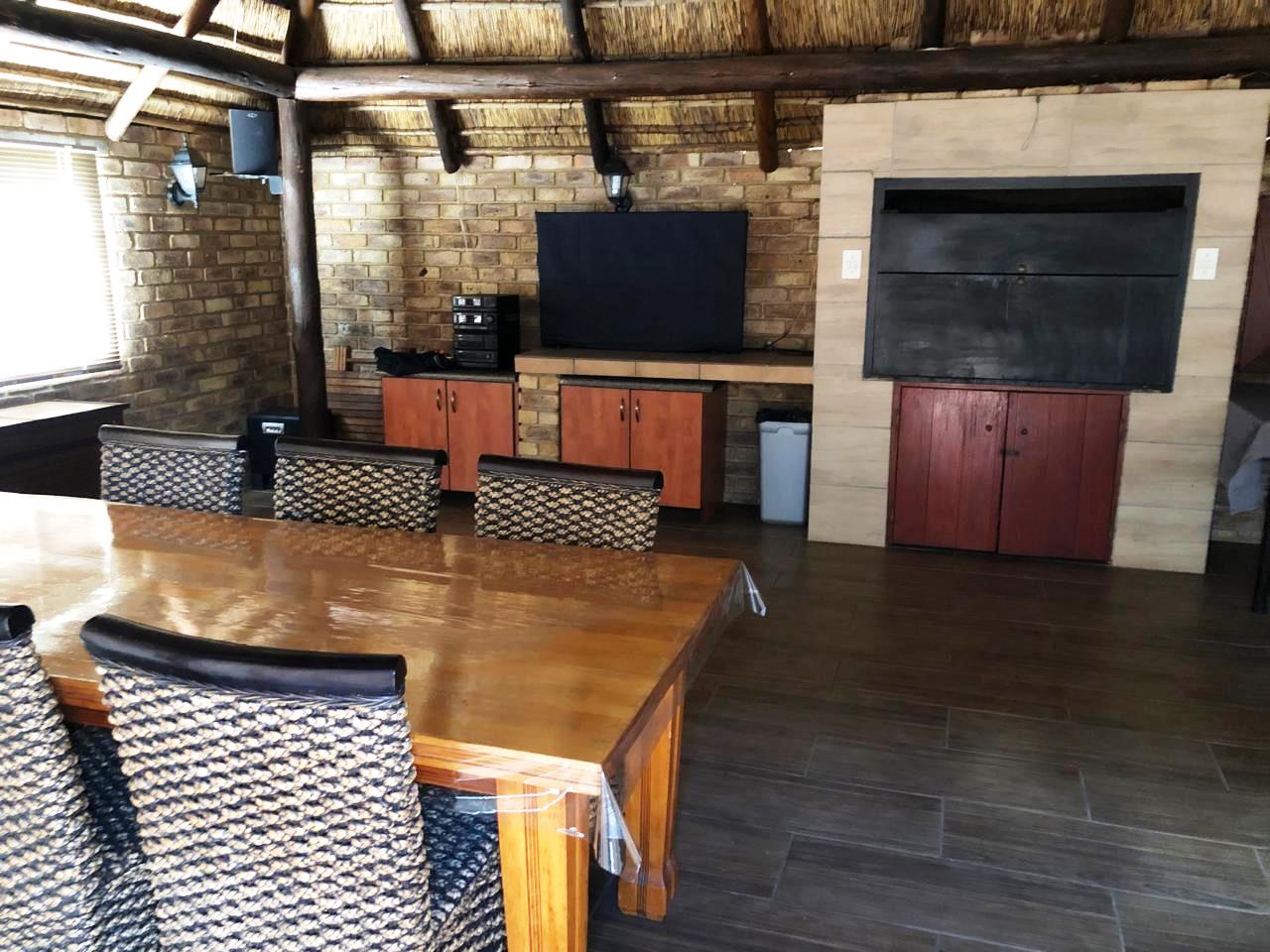 Upmarket large five bedroom with flat for sale