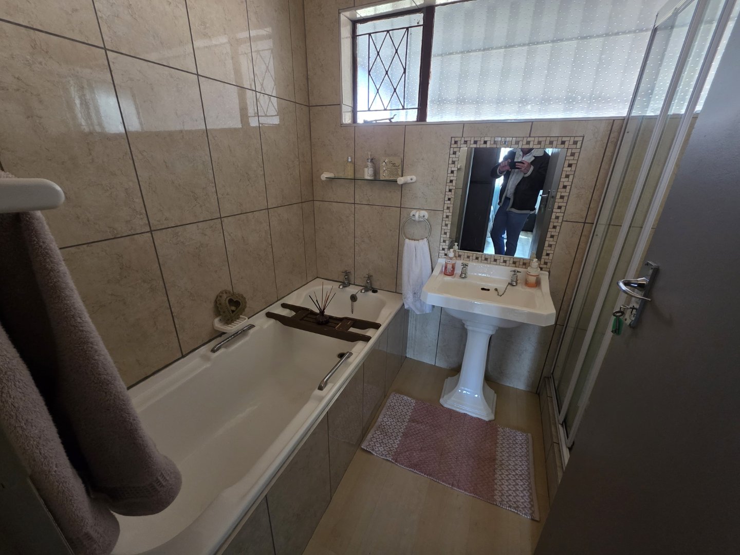 Three bedroom house for sale in Sinoville