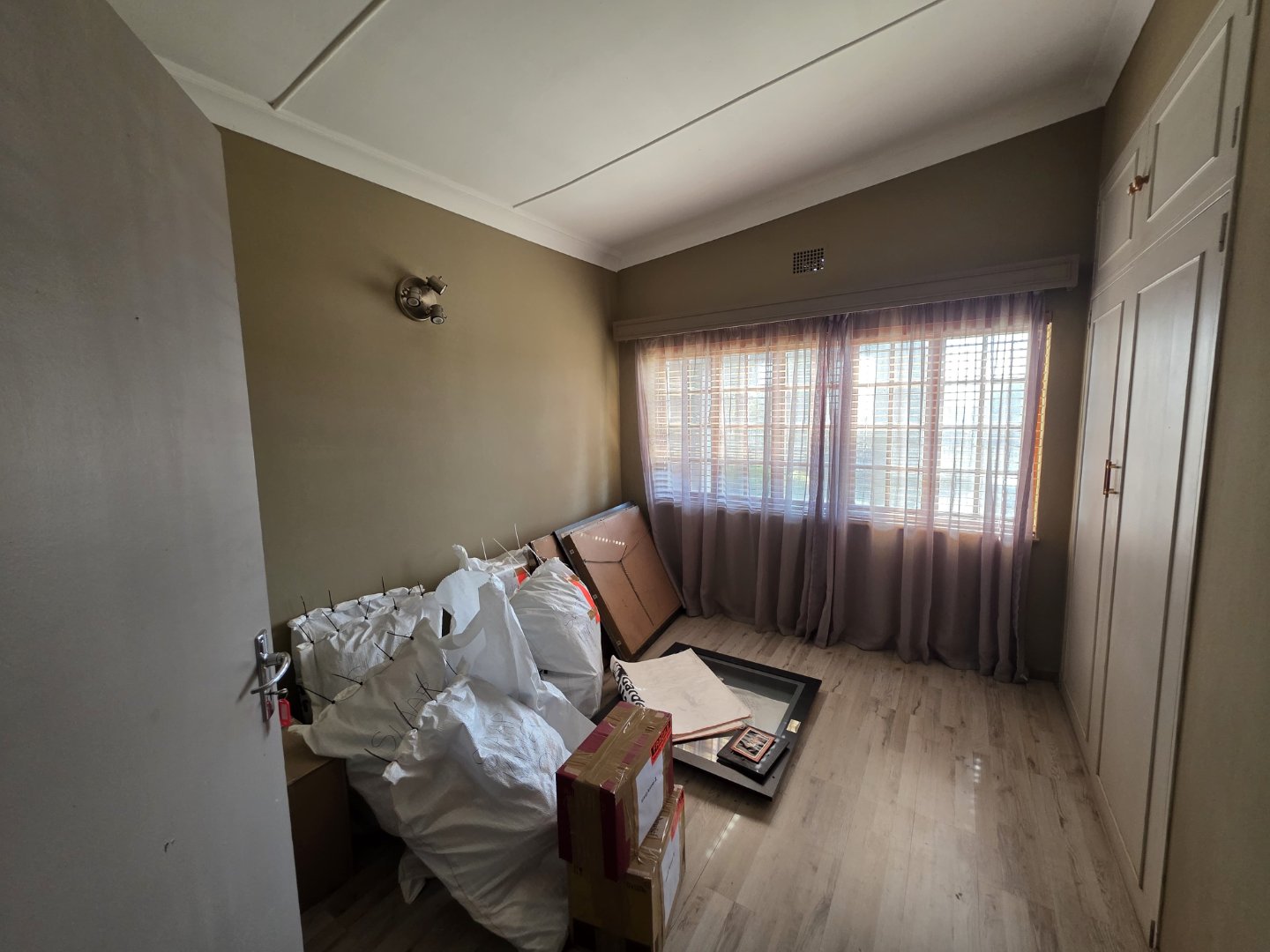 Three bedroom house for sale in Sinoville