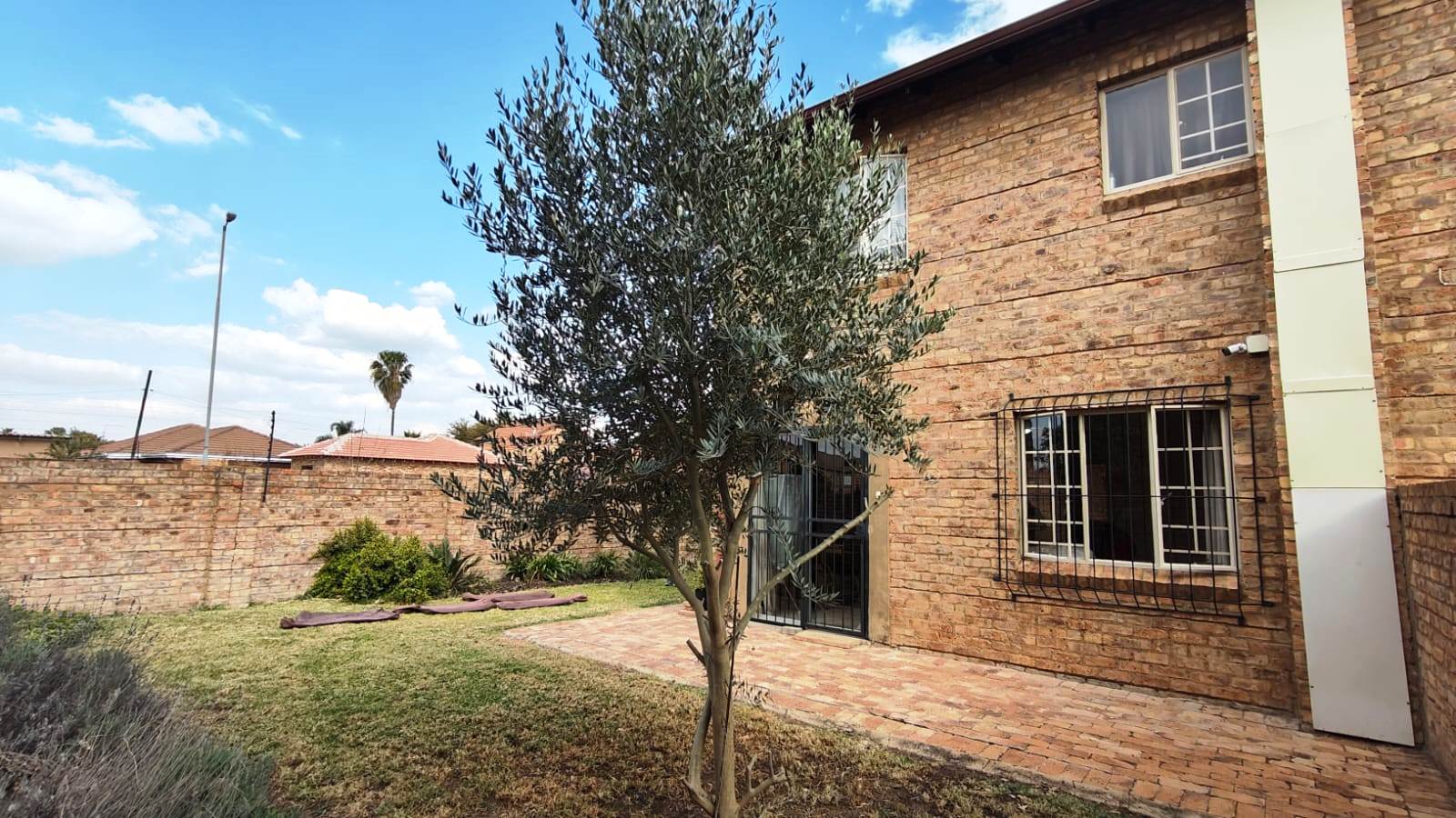 Corner stand two bedroom for sale in Annlin