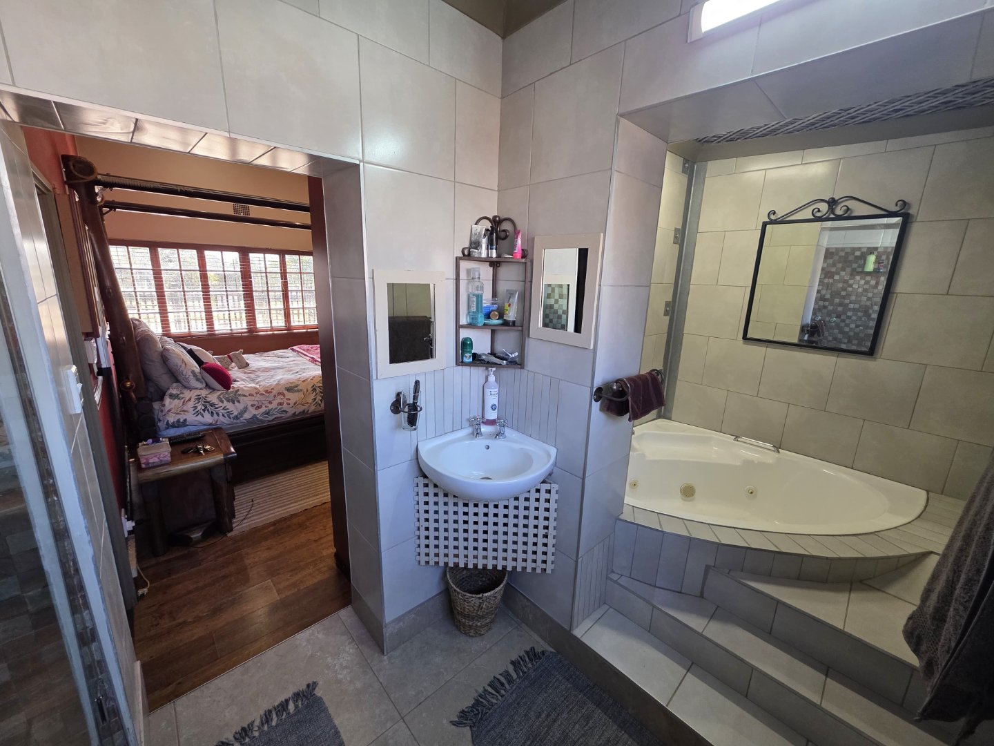 Three bedroom house for sale in Sinoville