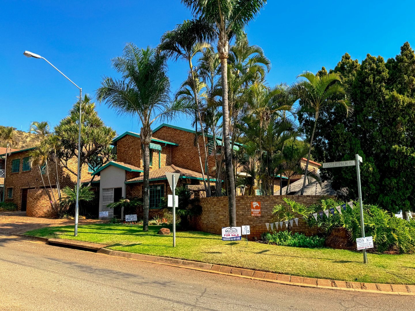 Five bedroom house for sale in Montana Park