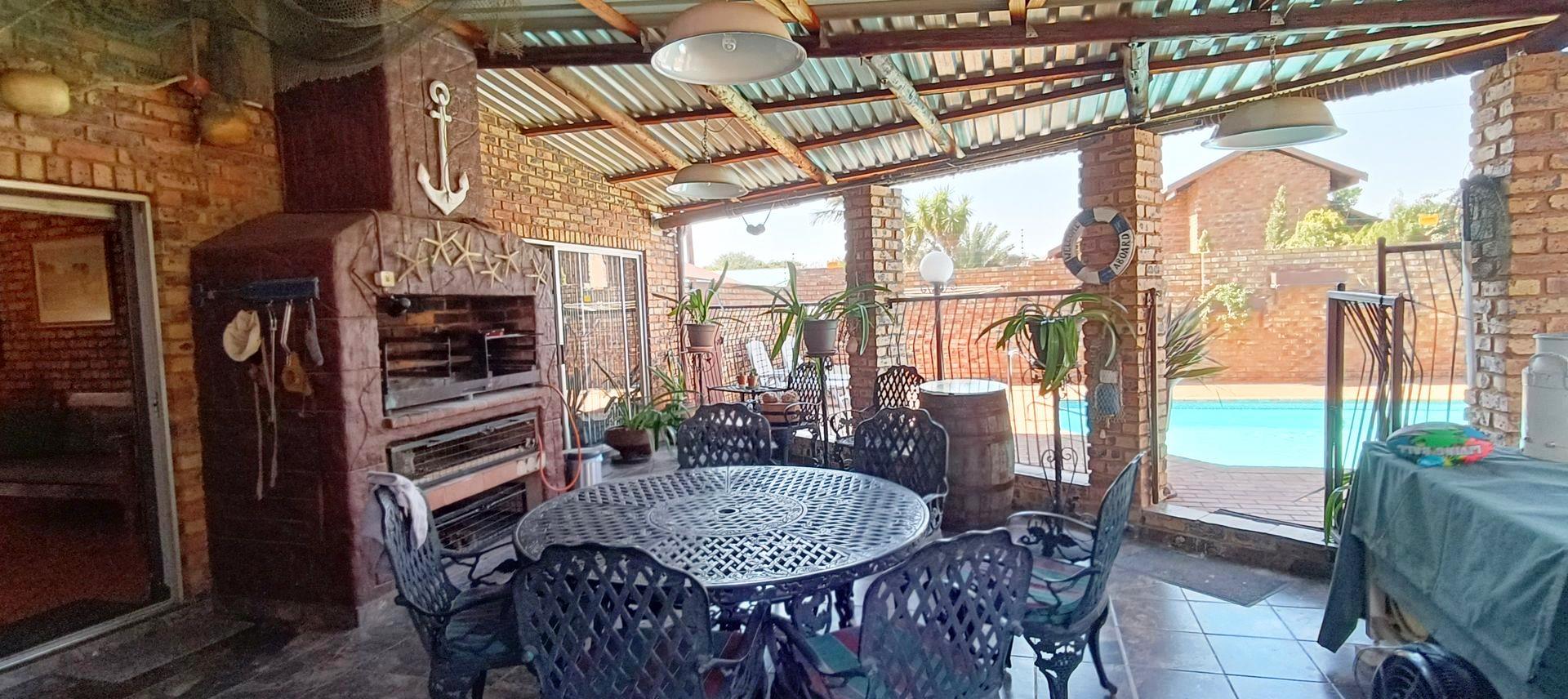 Five bedroom house with granny flat for sale