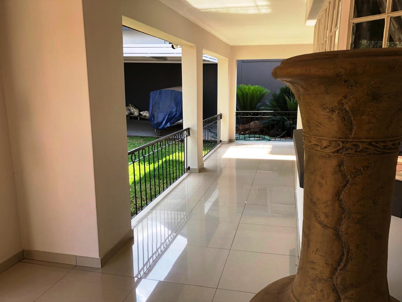 Upmarket large five bedroom with flat for sale