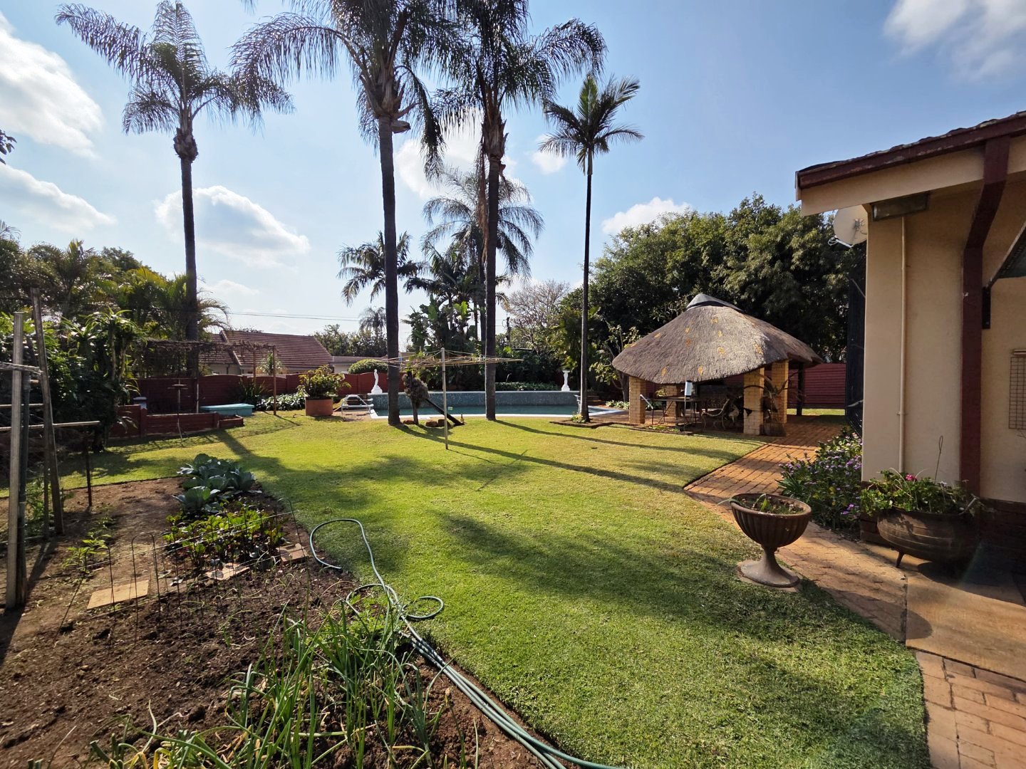 Three bedroom house for sale in Sinoville