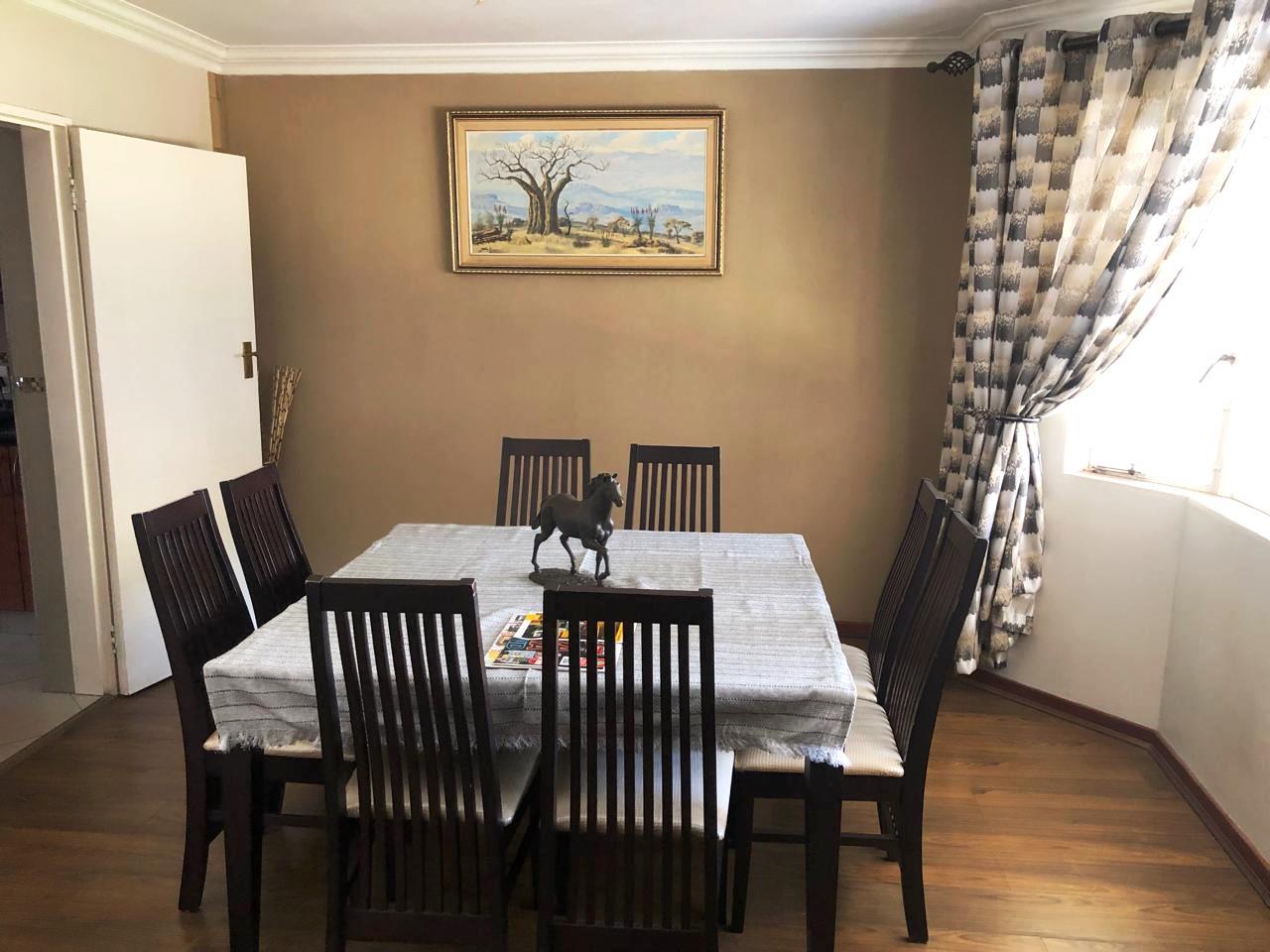 Upmarket large five bedroom with flat for sale