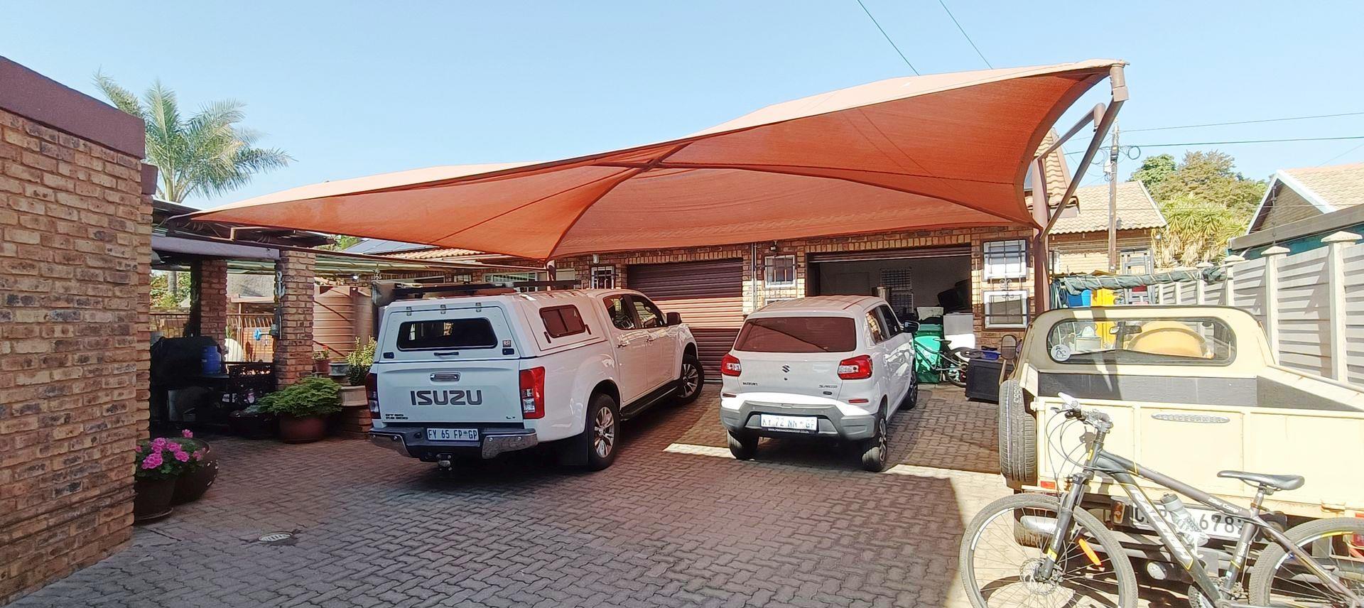 Five bedroom house with granny flat for sale