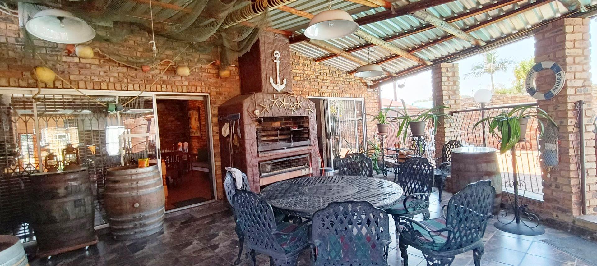 Five bedroom house with granny flat for sale