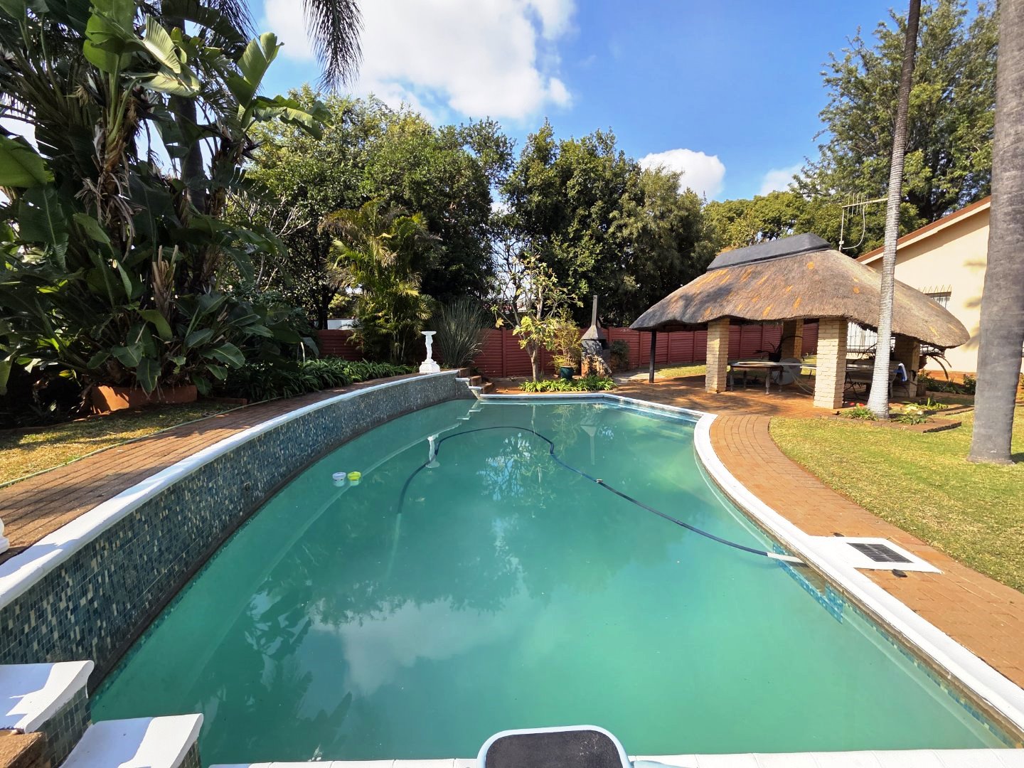 Three bedroom house for sale in Sinoville