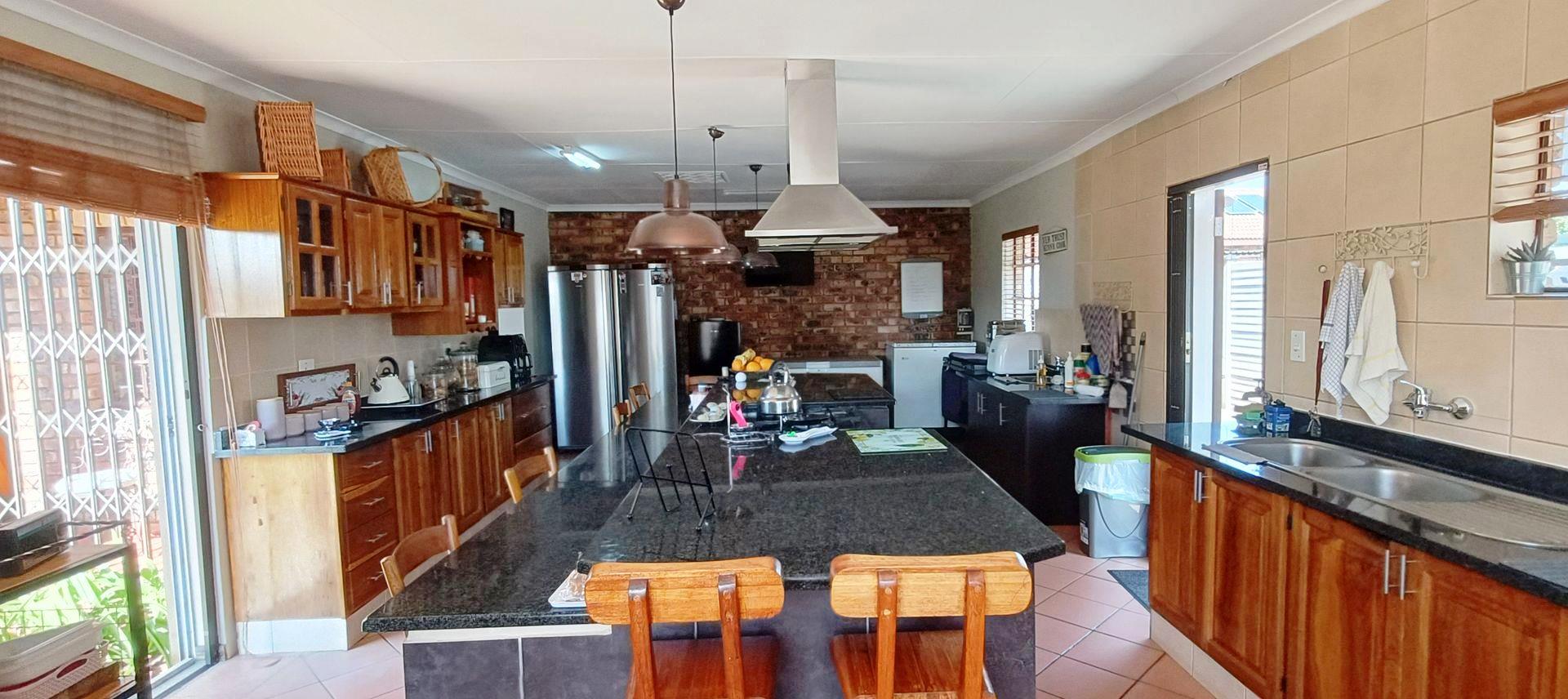 Five bedroom house with granny flat for sale