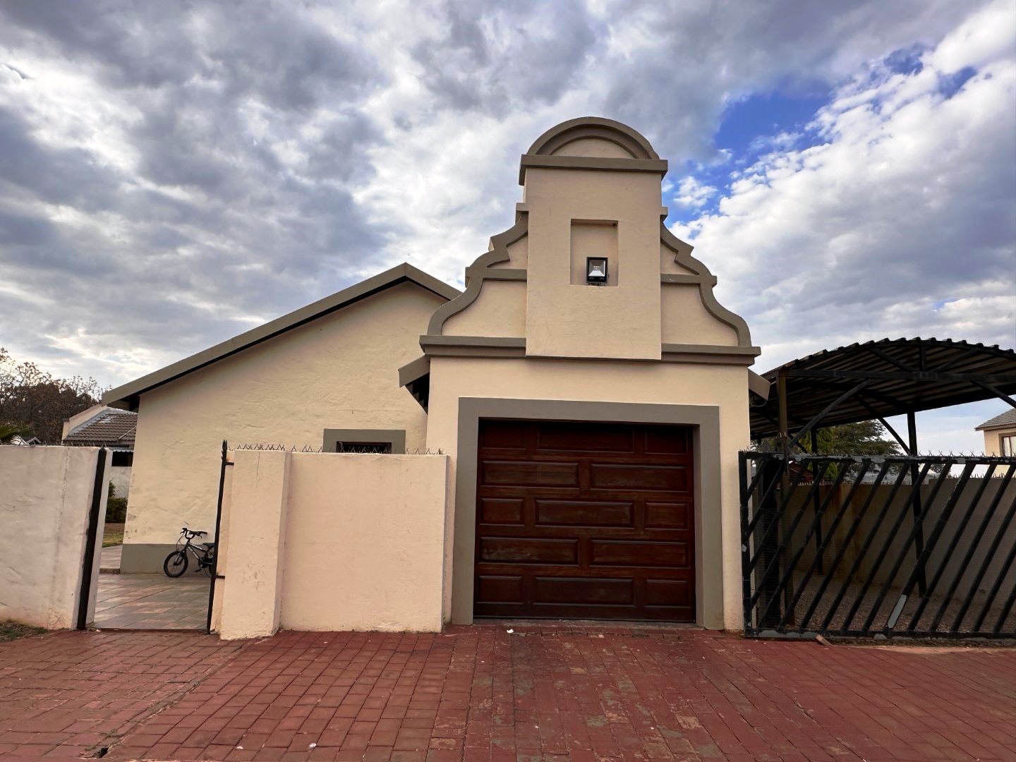 Two bedroom in Morgenhof golf estate for sale