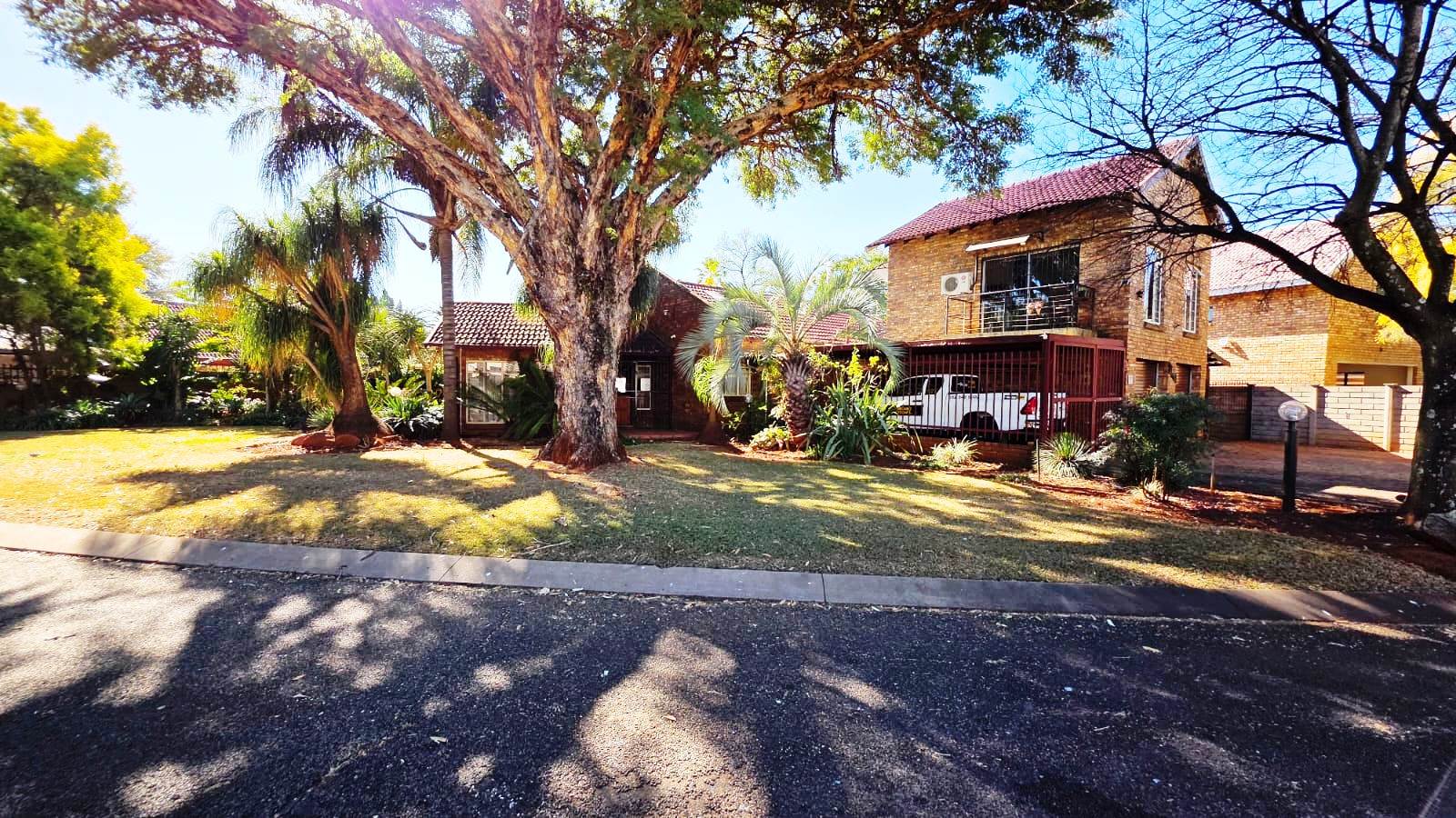 Three bedroom house with flatlet for sale