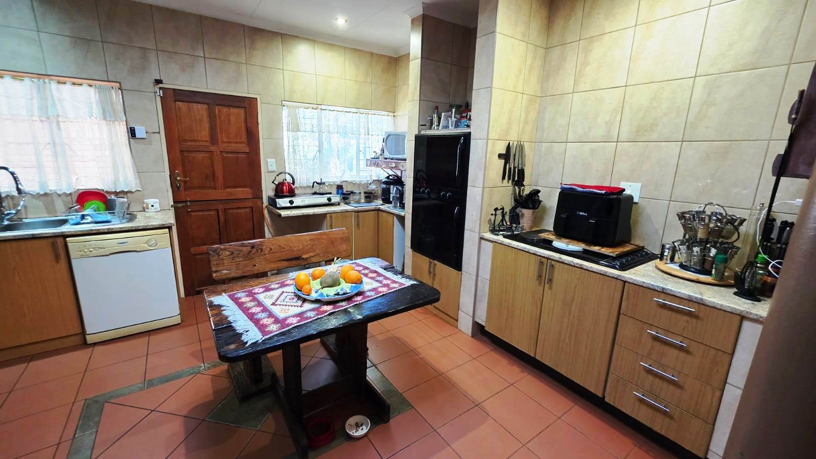 Three bedroom house with flatlet for sale