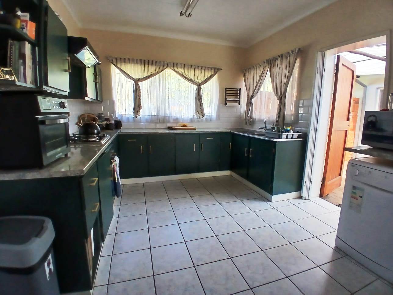 Four bedroom house for sale in Magalieskruin