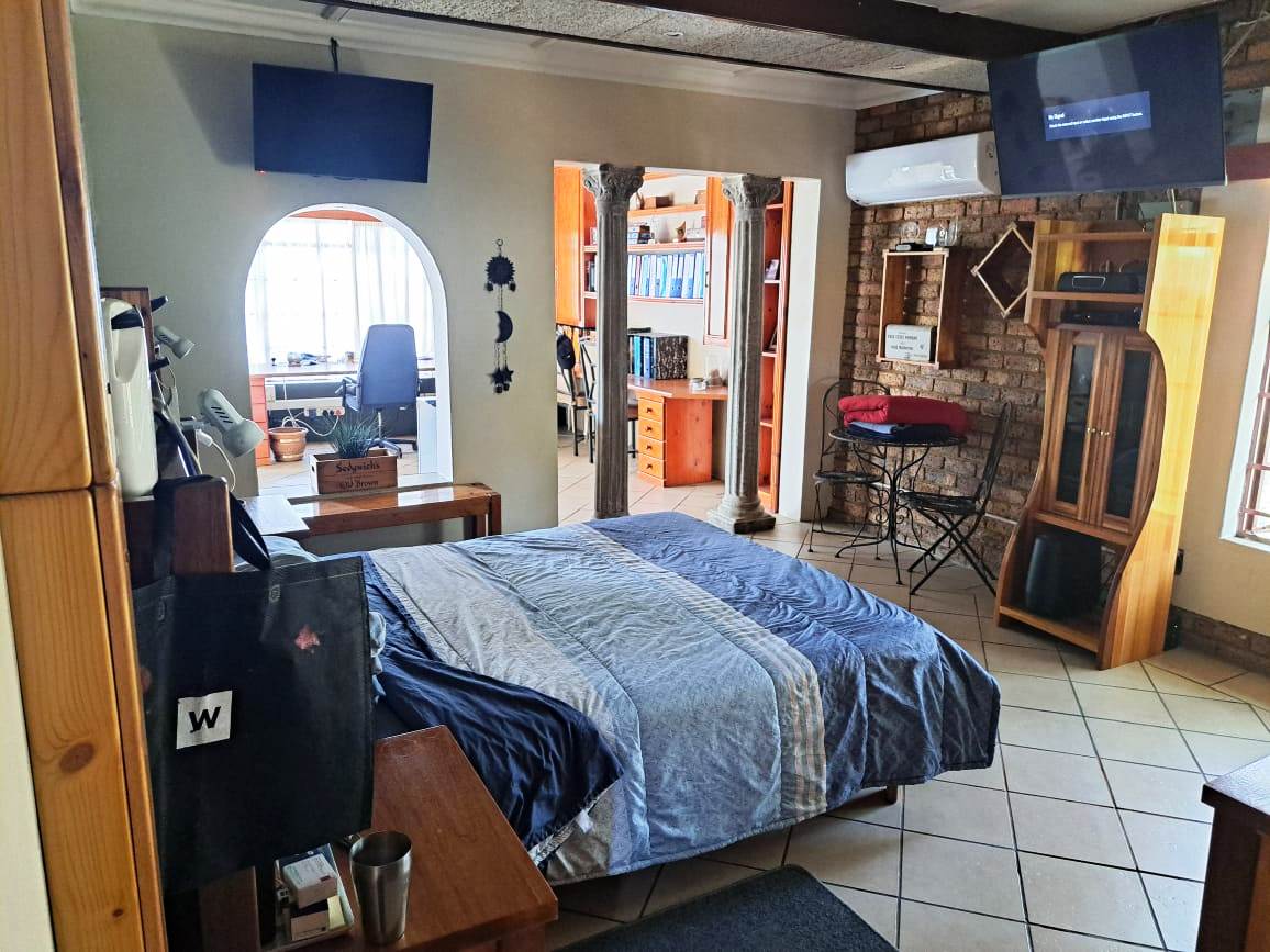 Four bedroom house for sale in Montana Park