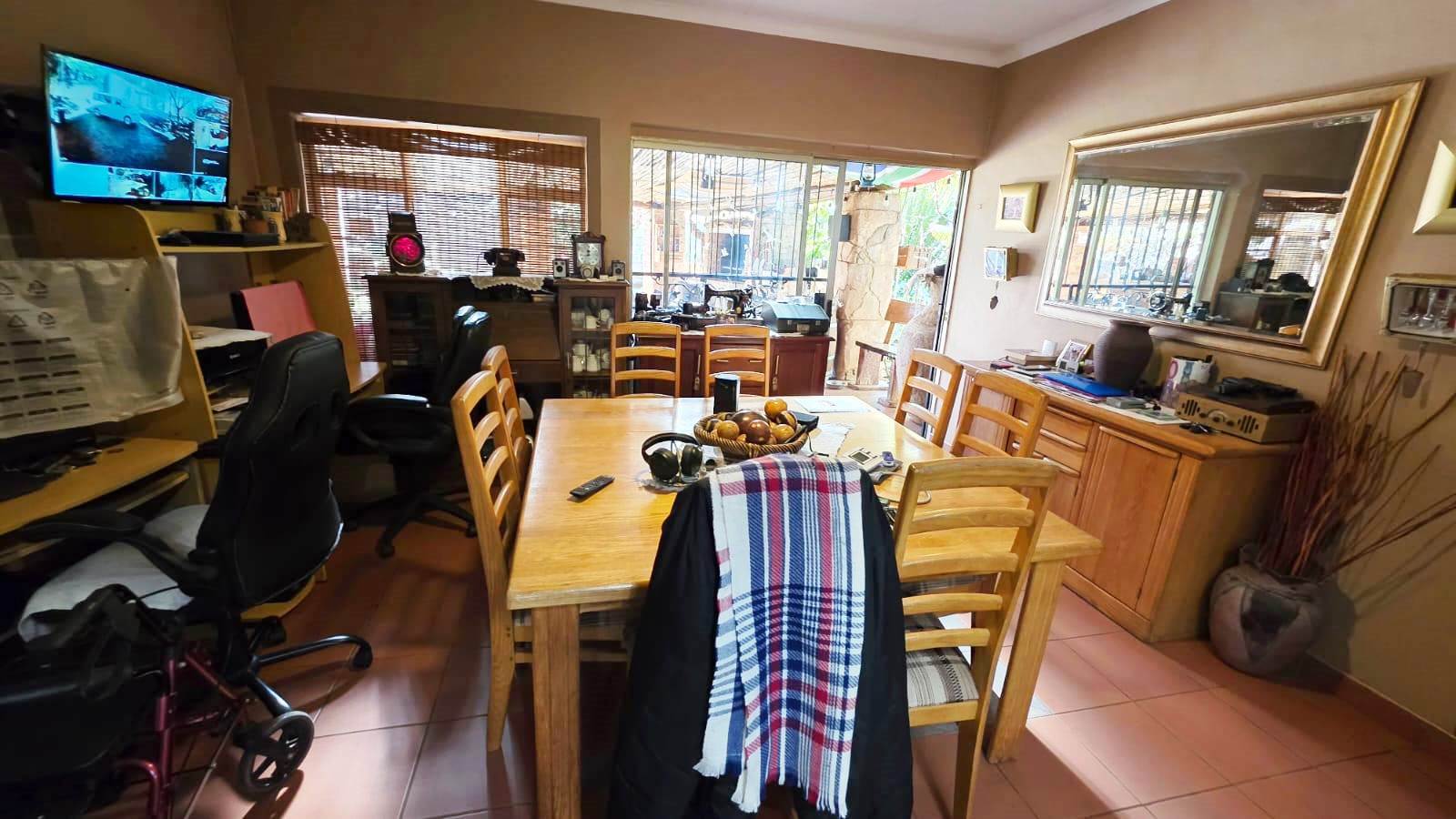 Three bedroom house with flatlet for sale