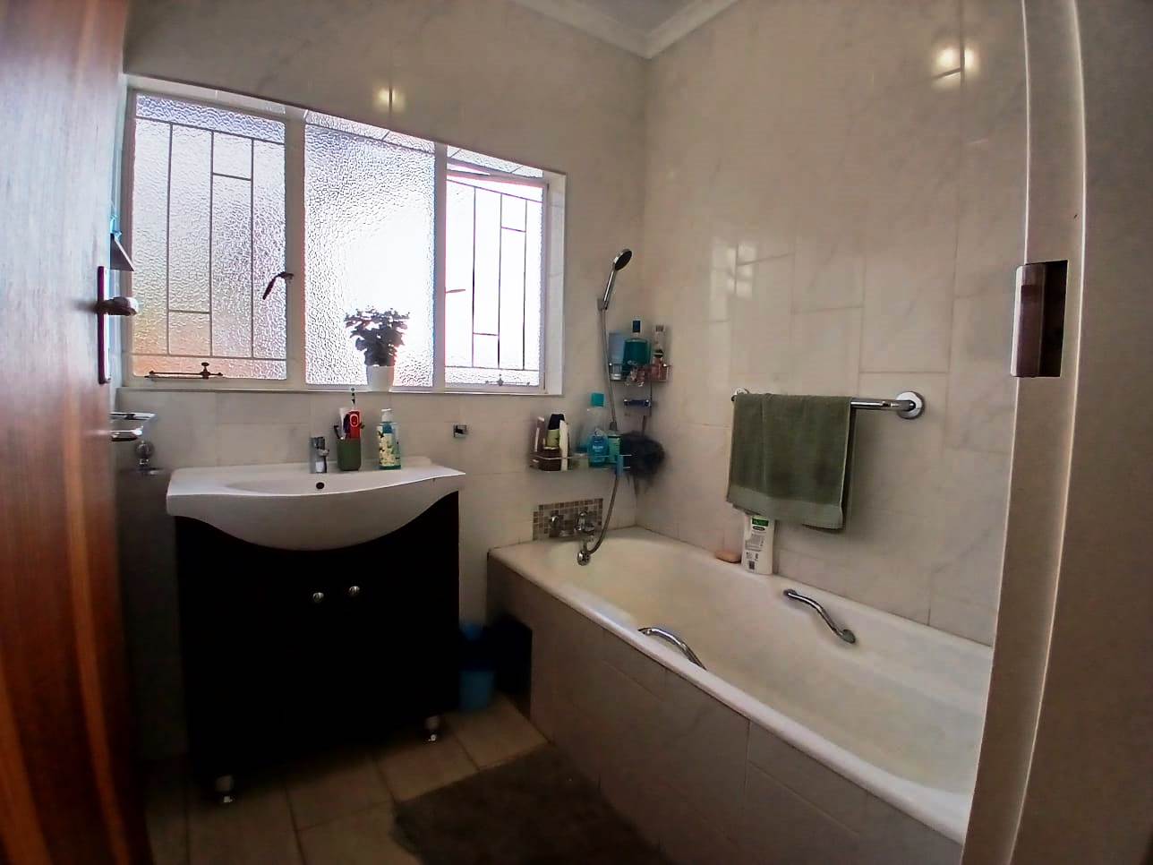 Four bedroom house for sale in Magalieskruin