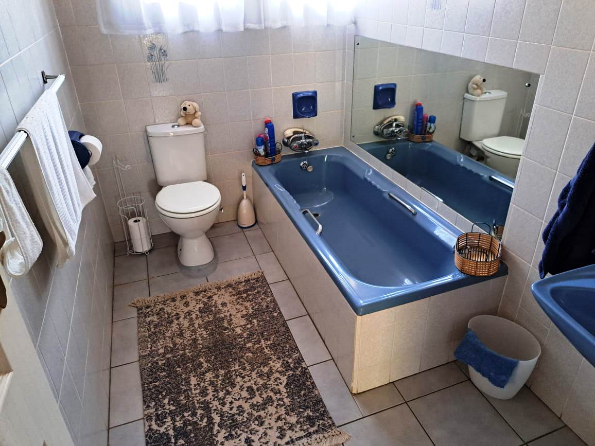 Four bedroom house for sale in Montana Park