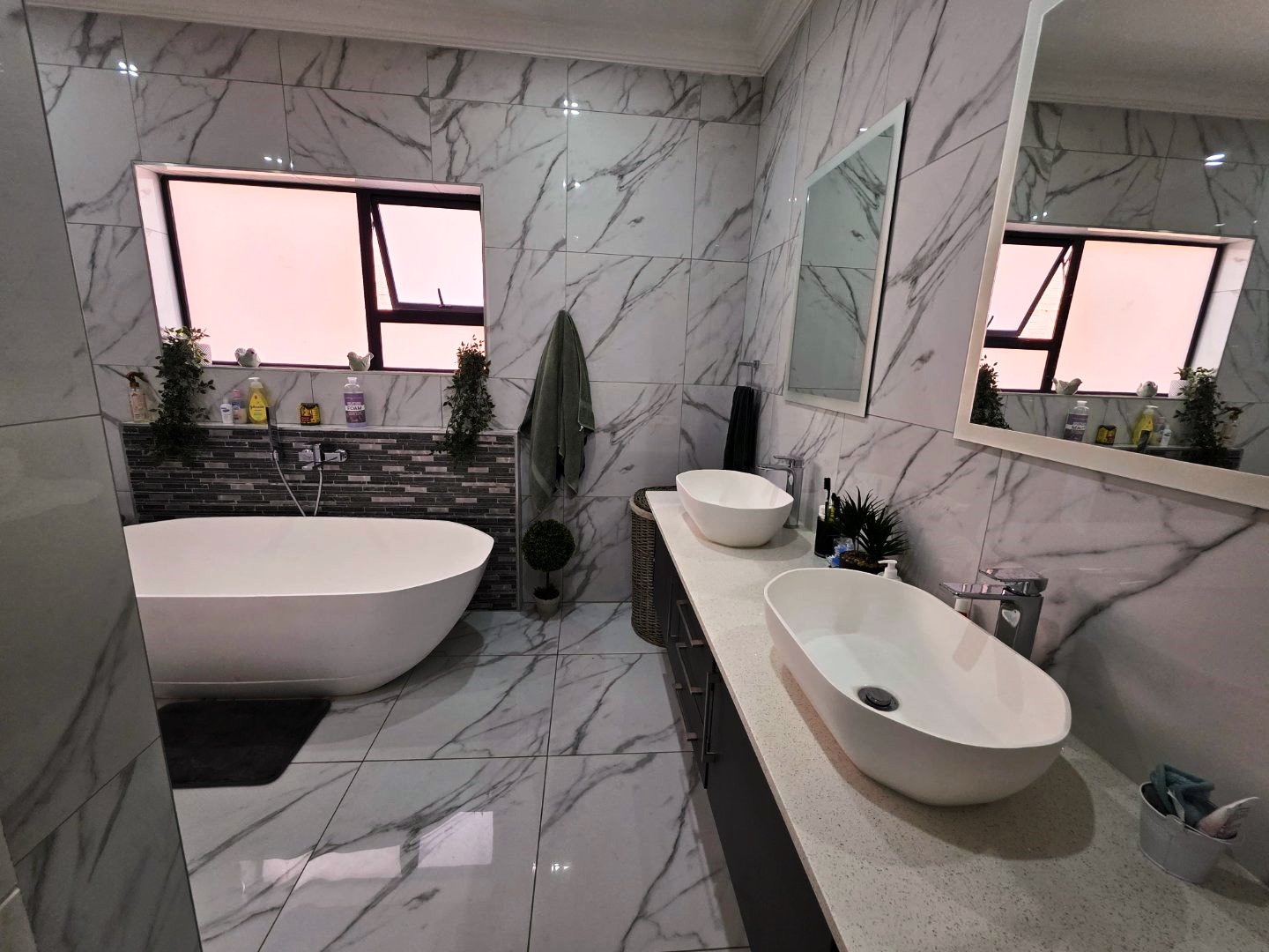 Modern six bedroom for sale in Montana Park