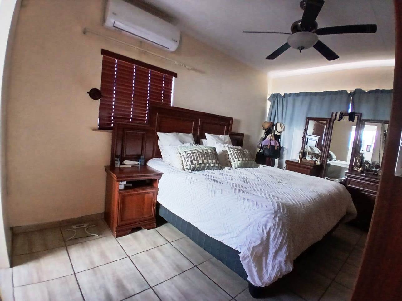 Four bedroom house for sale in Magalieskruin