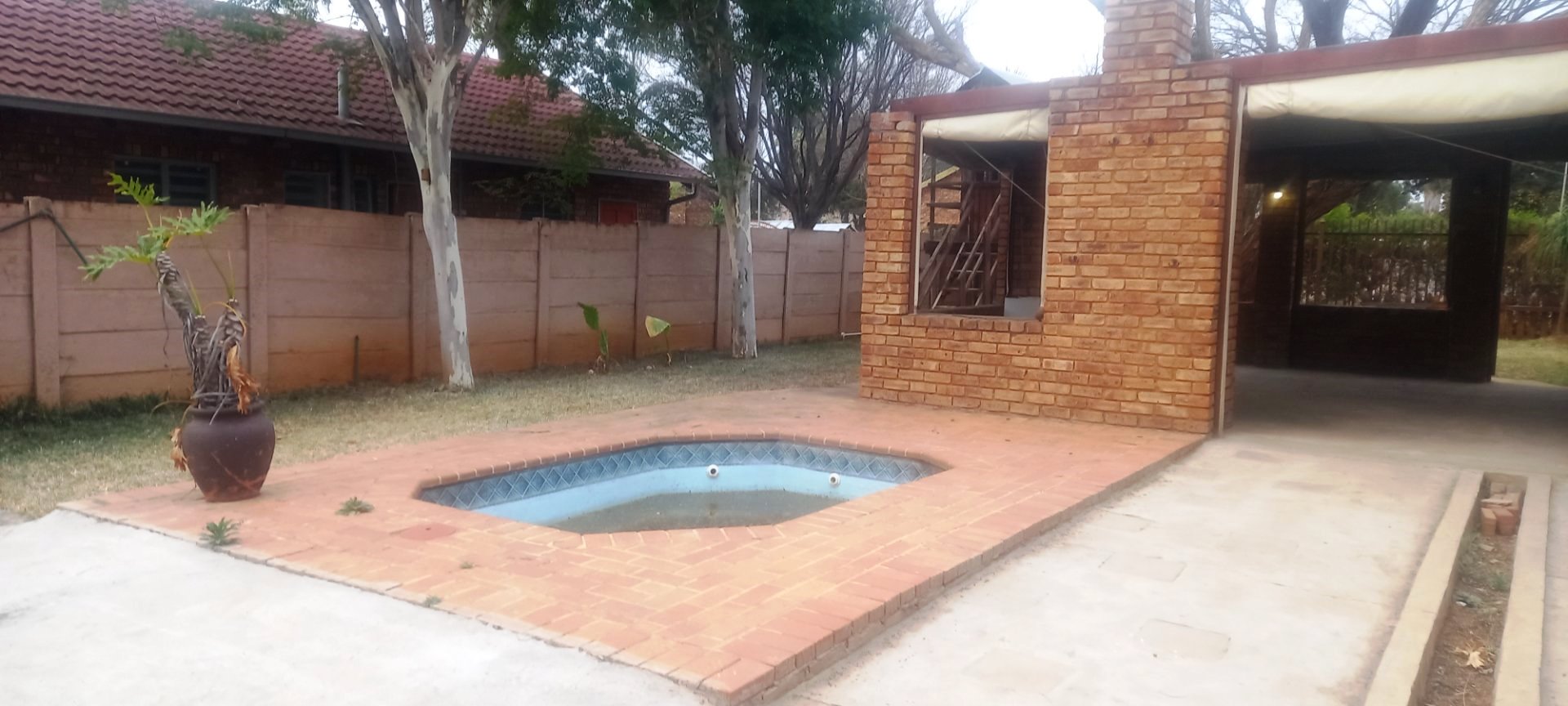 Three bedroom for sale in old Doornpoort