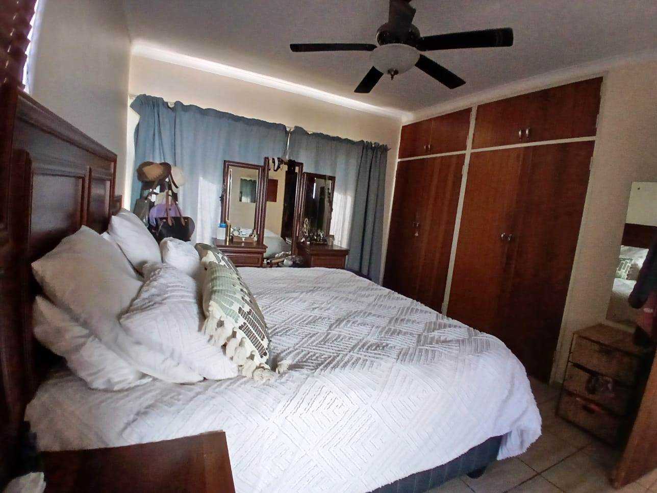 Four bedroom house for sale in Magalieskruin