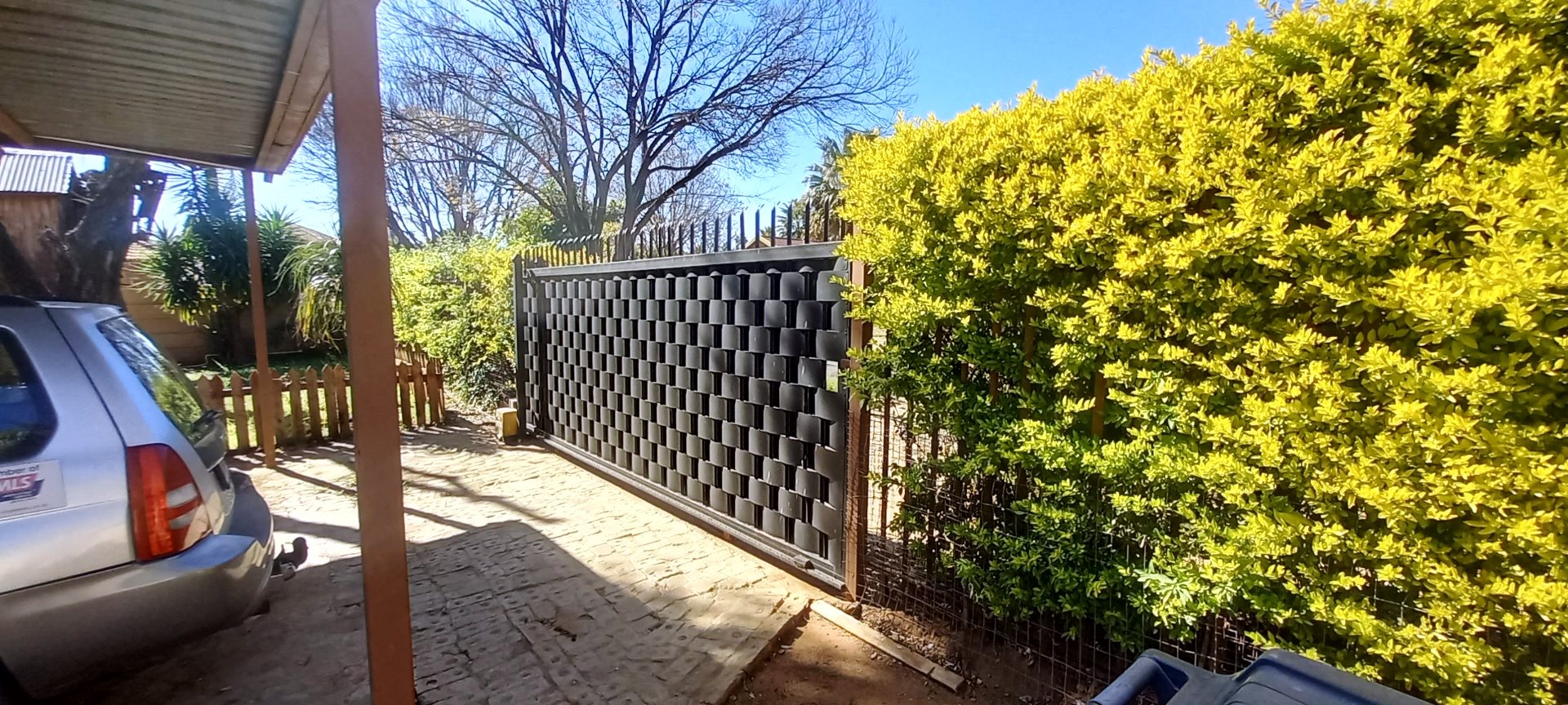 Three bedroom for sale in old Doornpoort