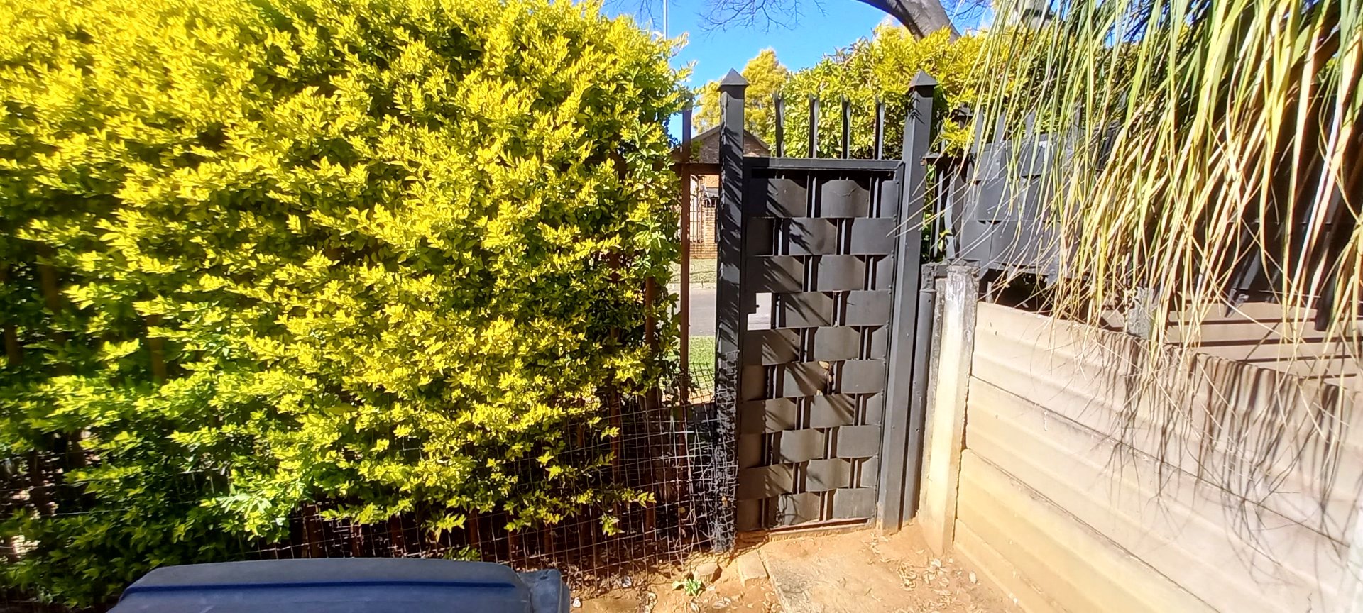 Three bedroom for sale in old Doornpoort