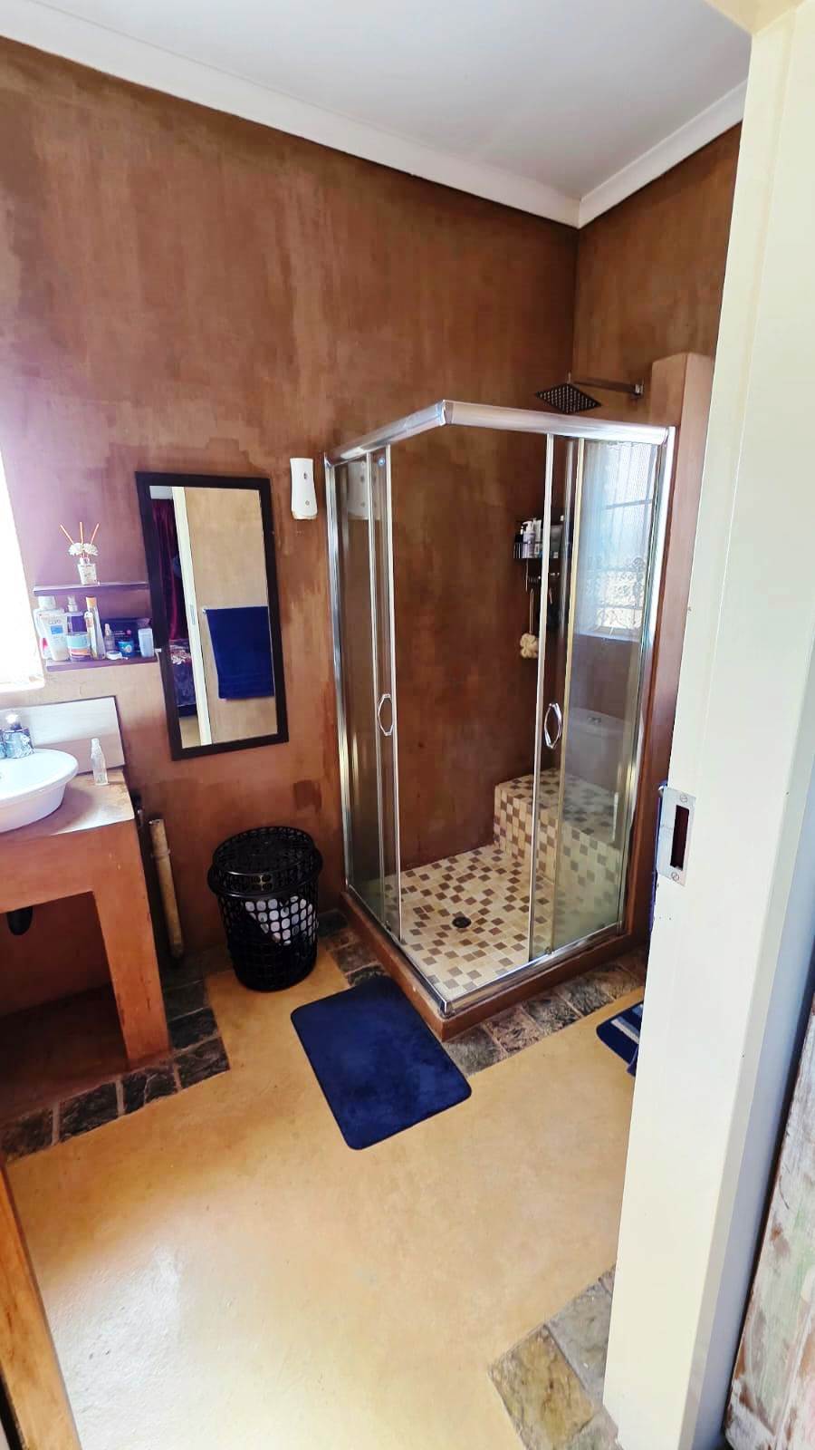 Three bedroom house with flatlet for sale