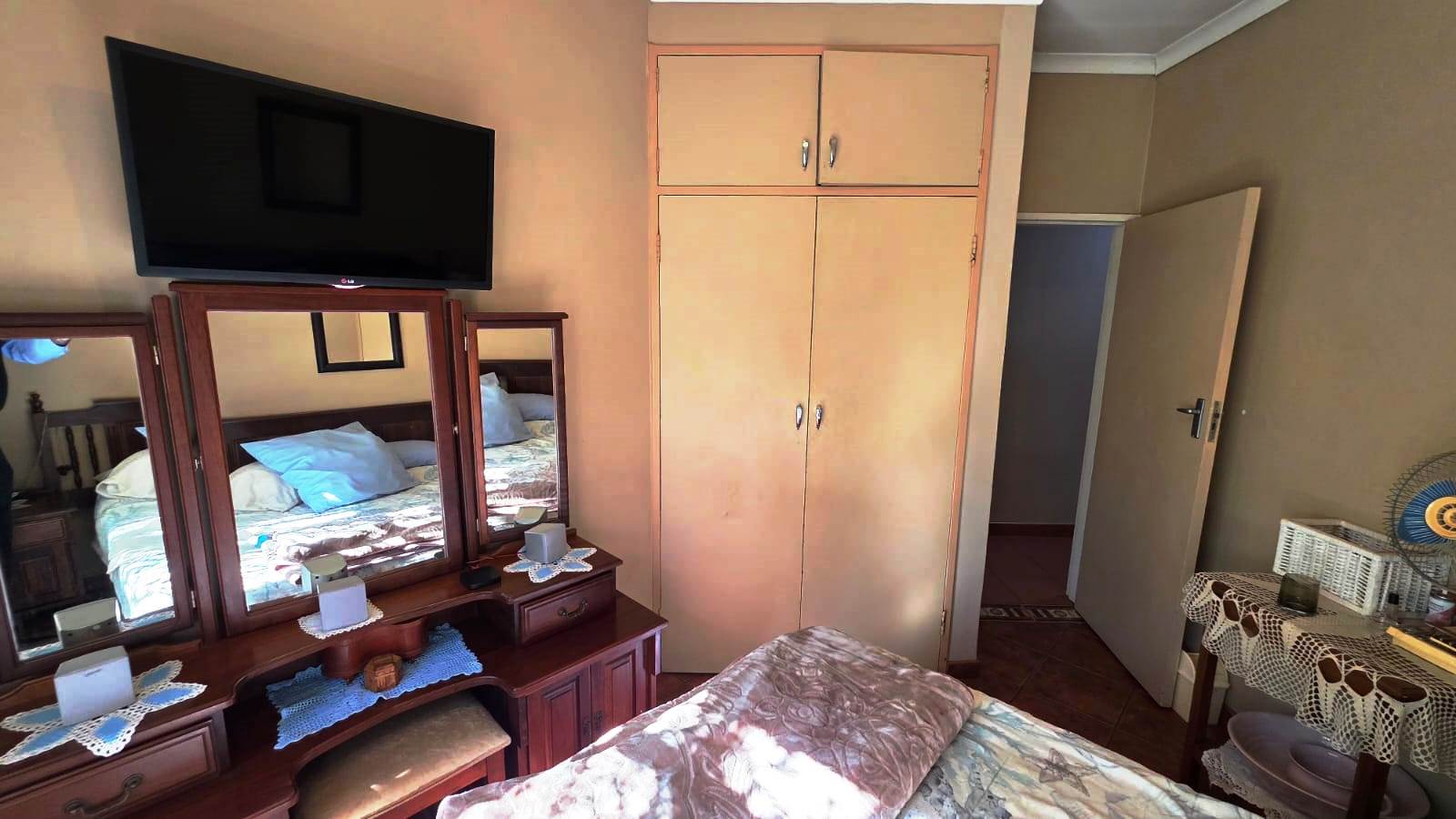 Three bedroom house with flatlet for sale