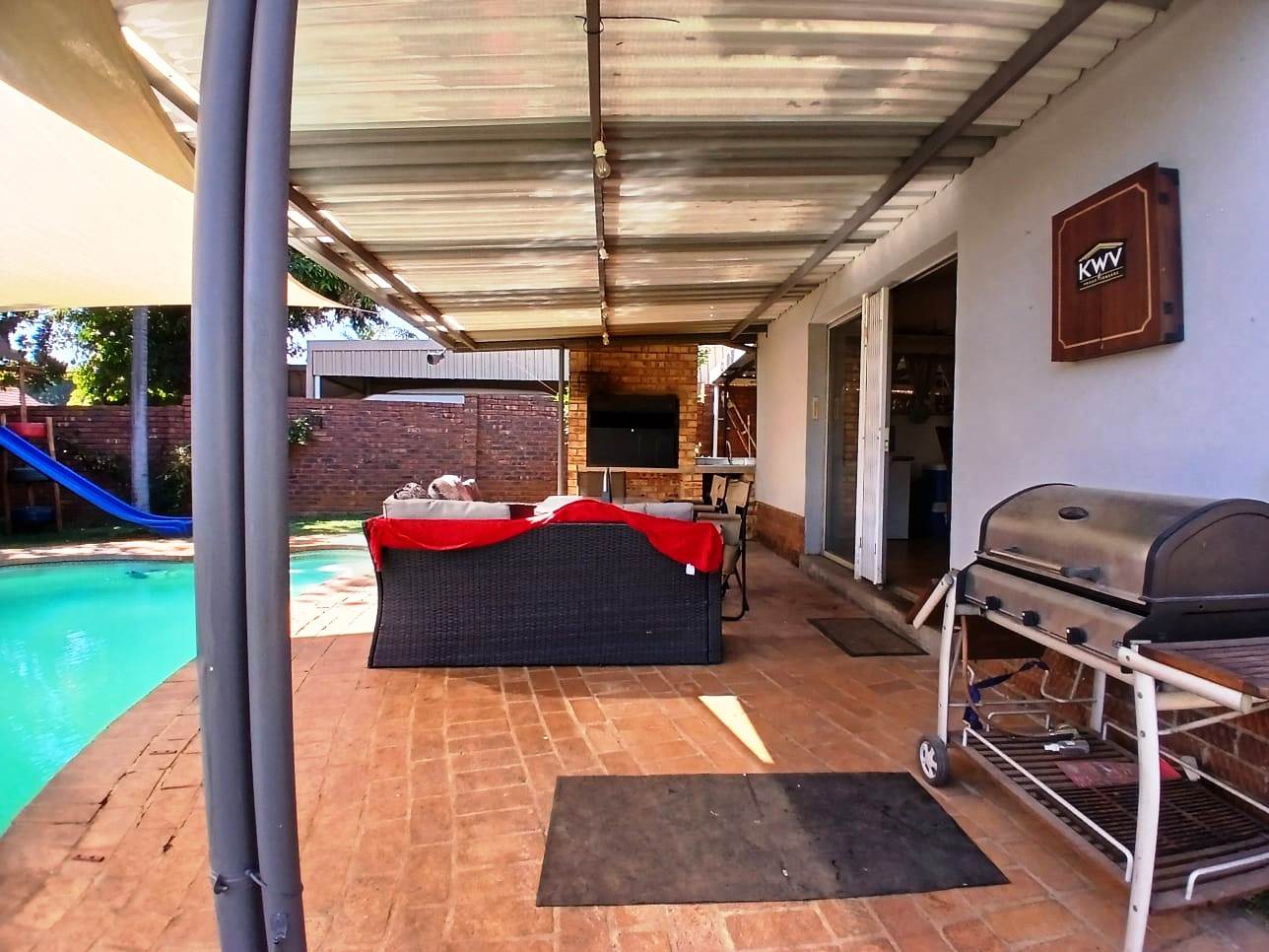 Four bedroom house for sale in Magalieskruin