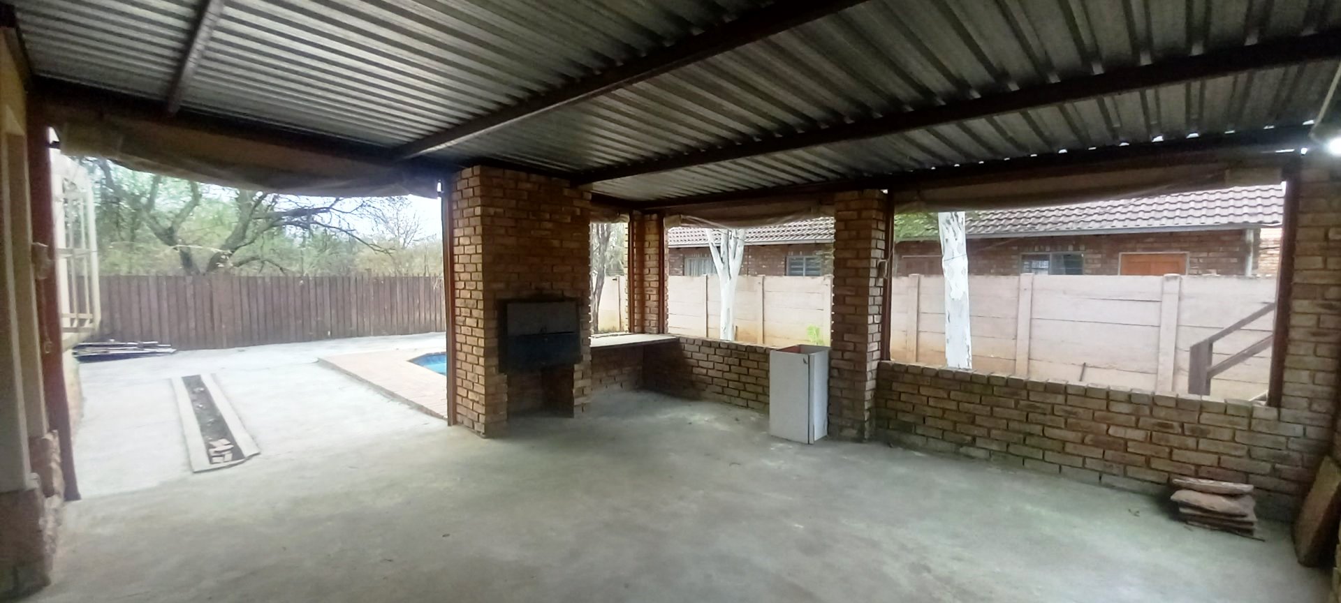 Three bedroom for sale in old Doornpoort