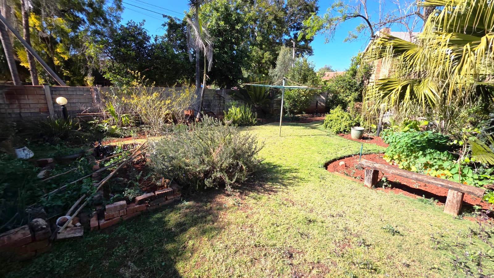 Three bedroom house with flatlet for sale