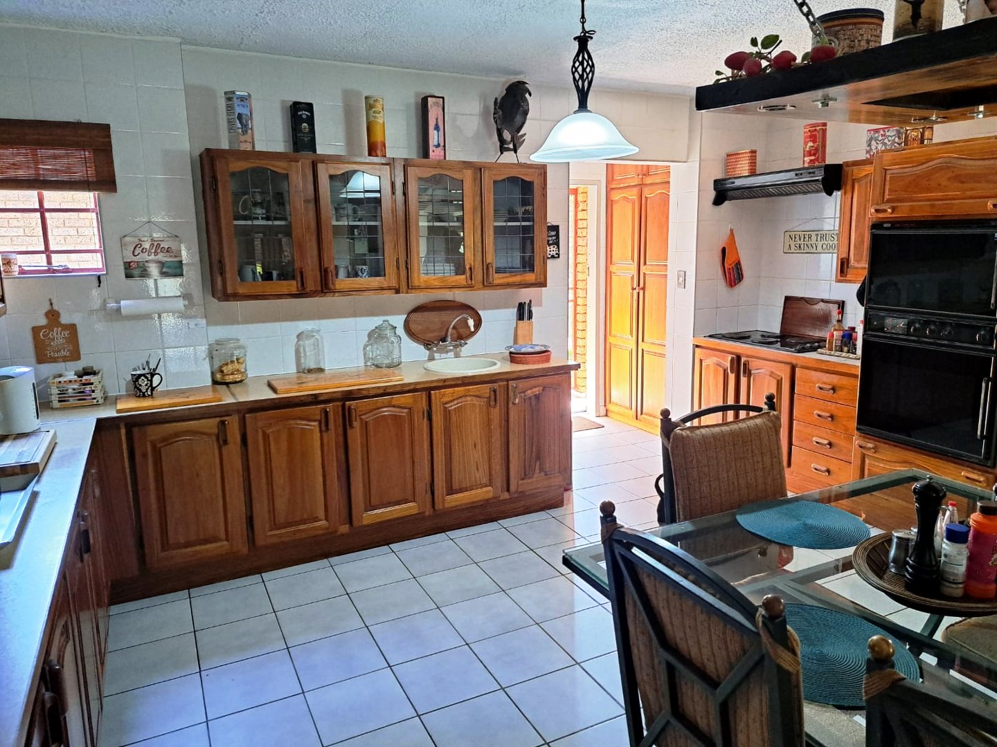 Four bedroom house for sale in Montana Park