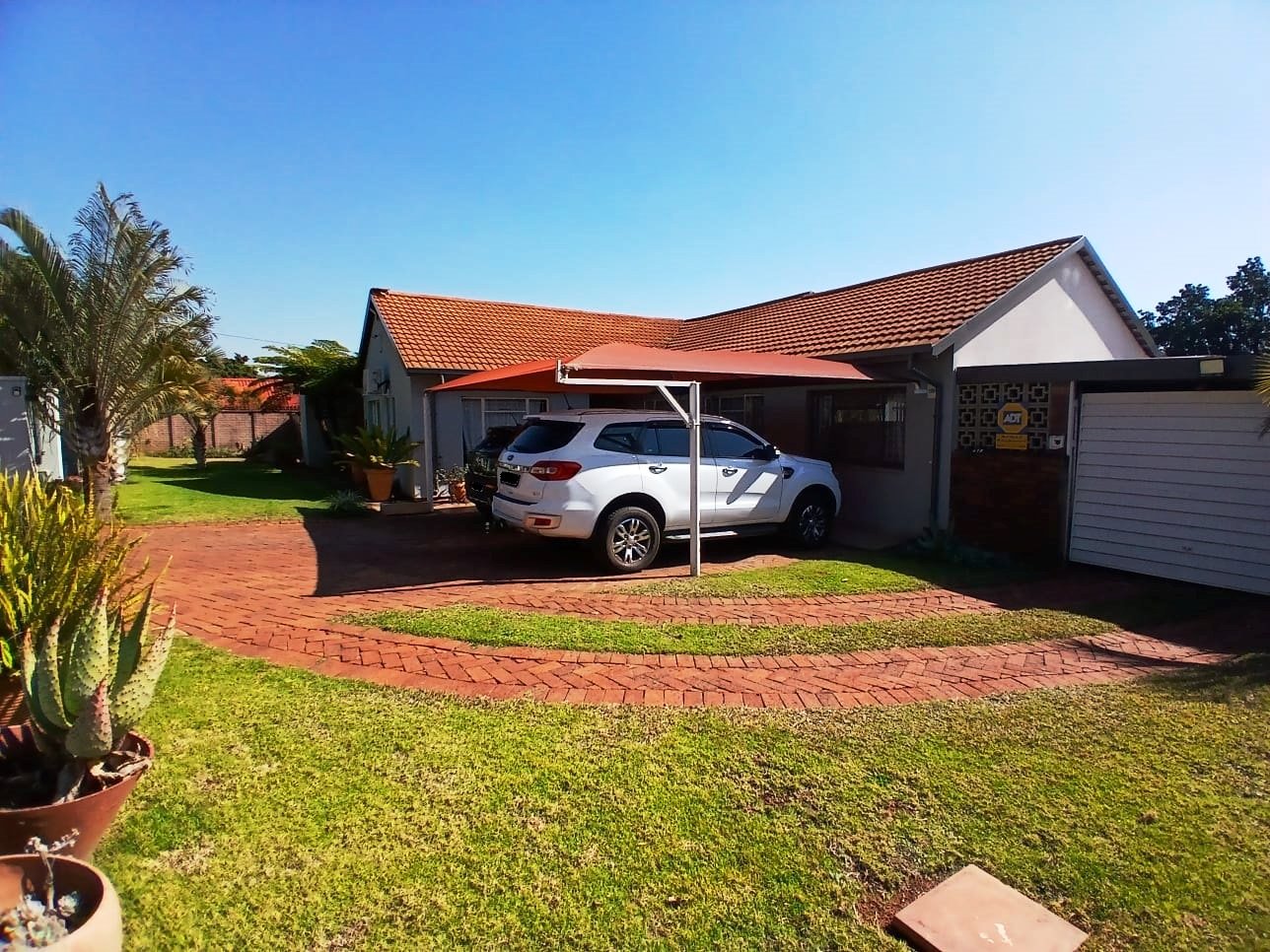 Four bedroom house for sale in Magalieskruin