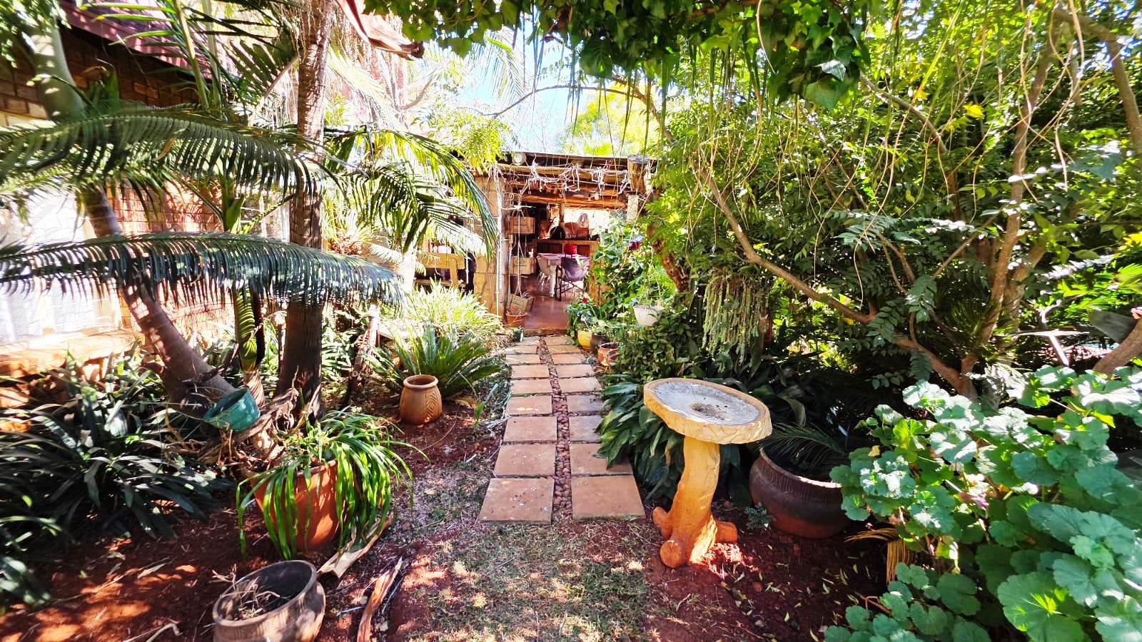 Three bedroom house with flatlet for sale