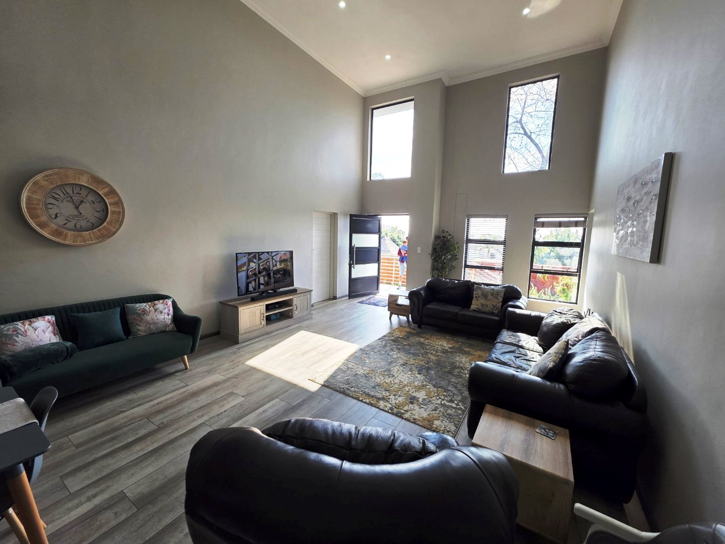 Modern six bedroom for sale in Montana Park